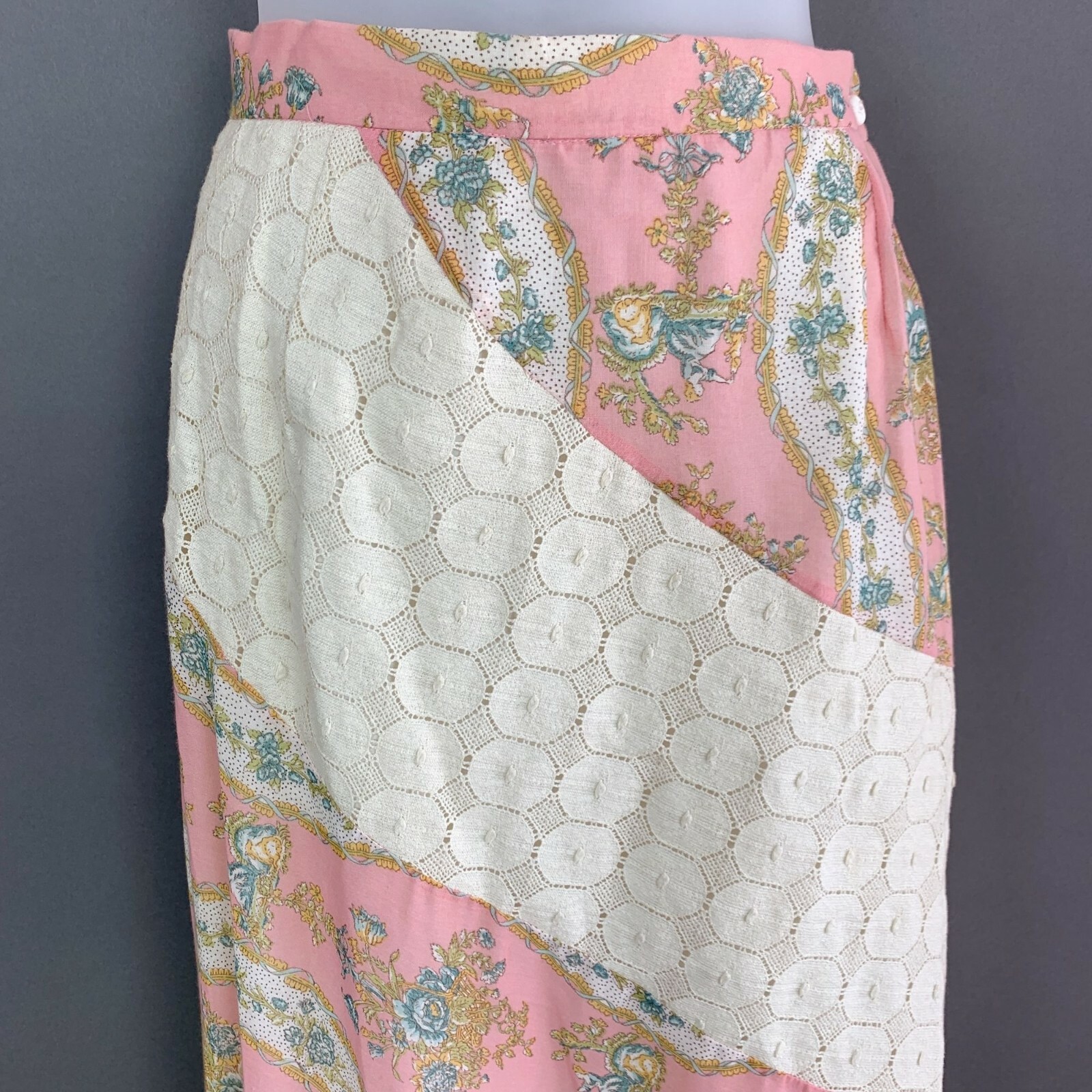 Vintage Seville Street Skirt Pink Country Floral Size 8 Made in USA