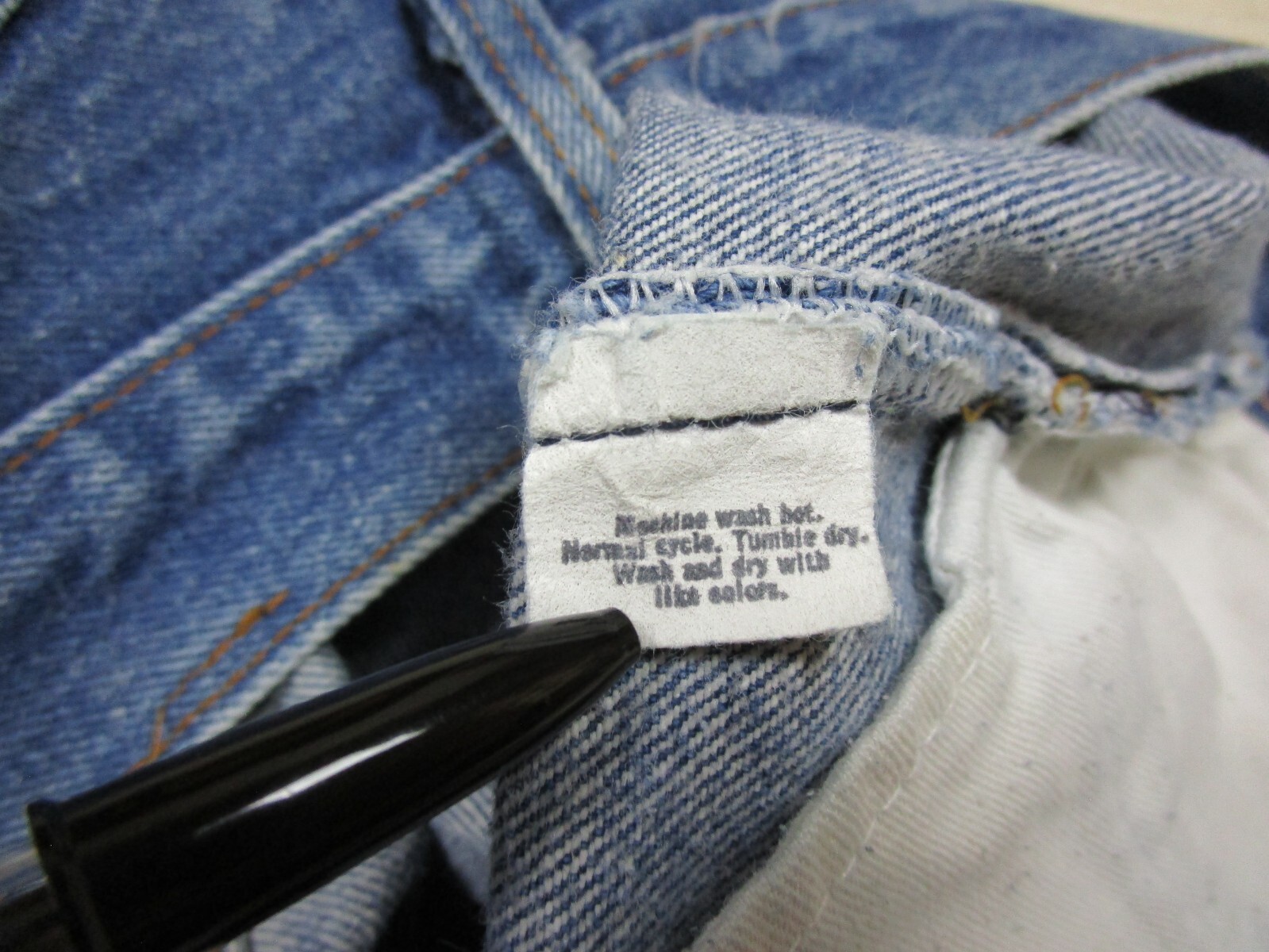 Vintage 1970’s LEVI’S 26501 501 25.5 X 31.5 DENIM JEANS USA Woman’s Button Fly