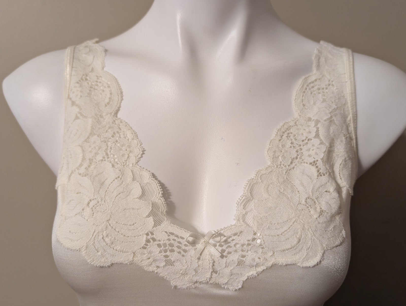 Vintage Vanity Fair IVORY Camisole/Tank Top Wide Straps/Lace Size: 36