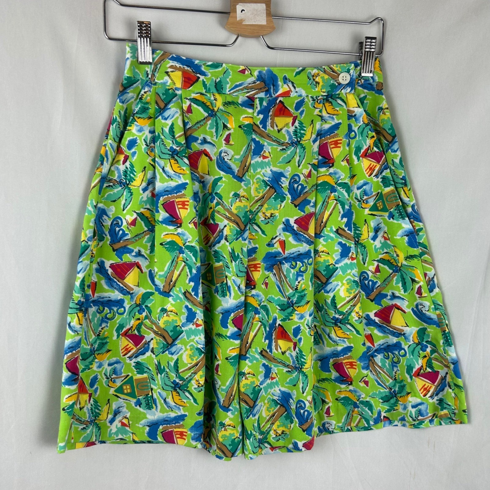 Vintage Jantzen Classics Tropical Island Print Shorts Green 90s High Waist 4