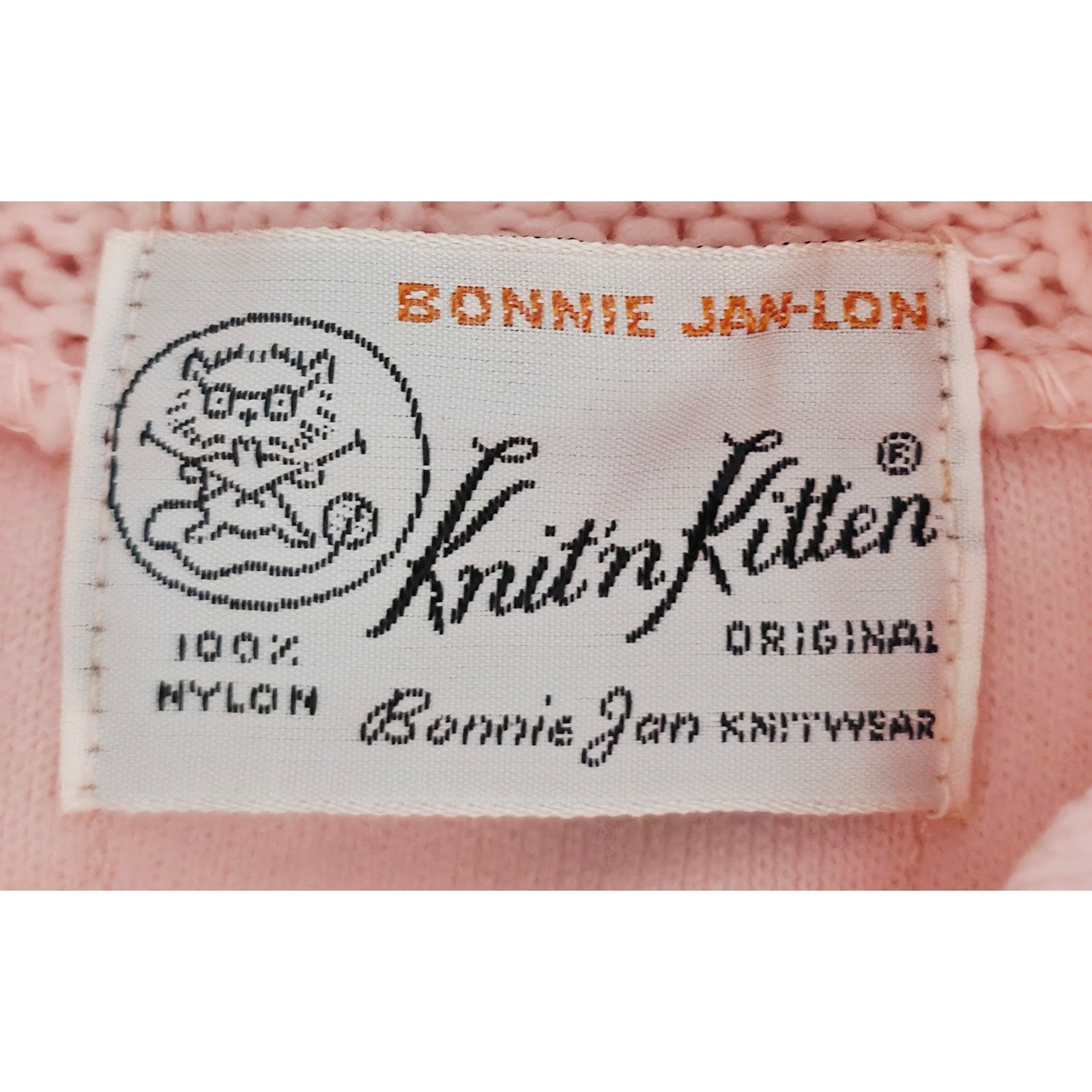 VINTAGE *NEW* 1960’s Women’s Light Pink Sweater w/Collar 100% Nylon Size M (38)