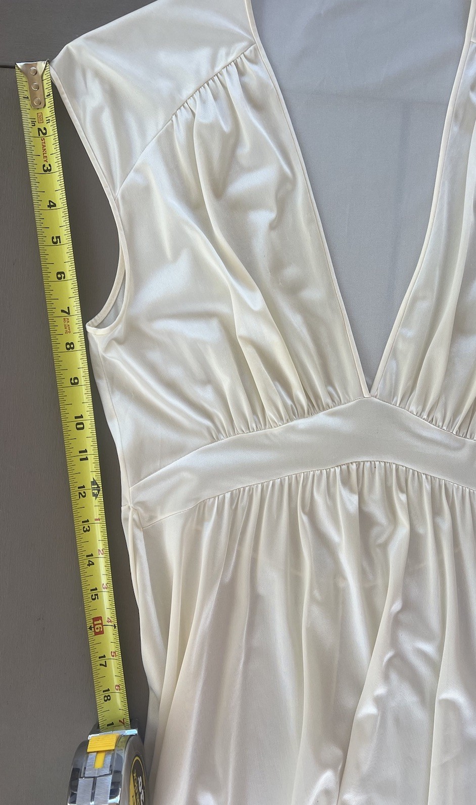 VTG Vanity fair chemise Size 34 Empire Waist Deep V-Neckline In Ivory, wedding