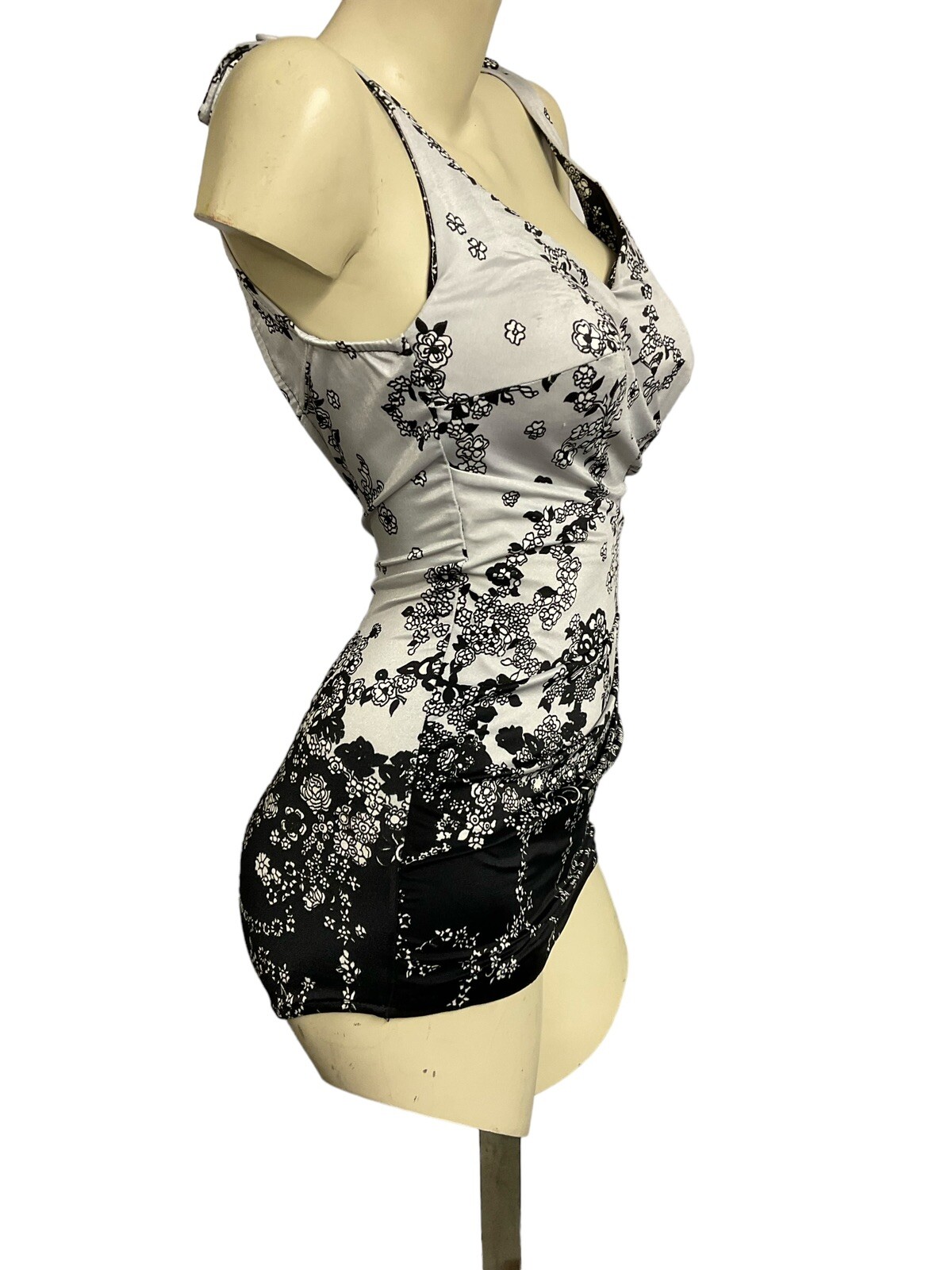 Vtg 70s Swimsuit M Pin Up Skirt Malliot Modest Roxanne Floral Gray Black White S