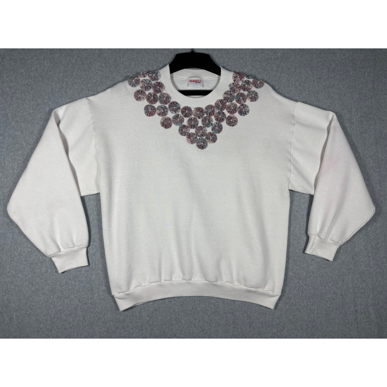 Sunbelt Sportswear Vintage White Yo-Yo Floral Applique Sweatshirt Womens Large