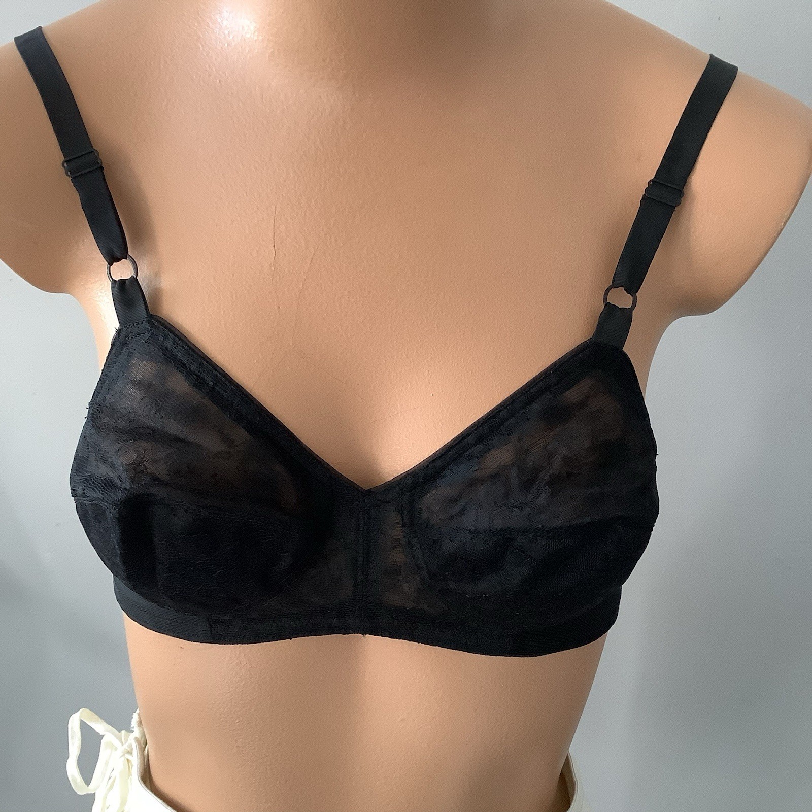 NOS Vintage Black VANITY FAIR Nylon Pointy BRA Floral LACE Sheer Bullet SZ. 34A