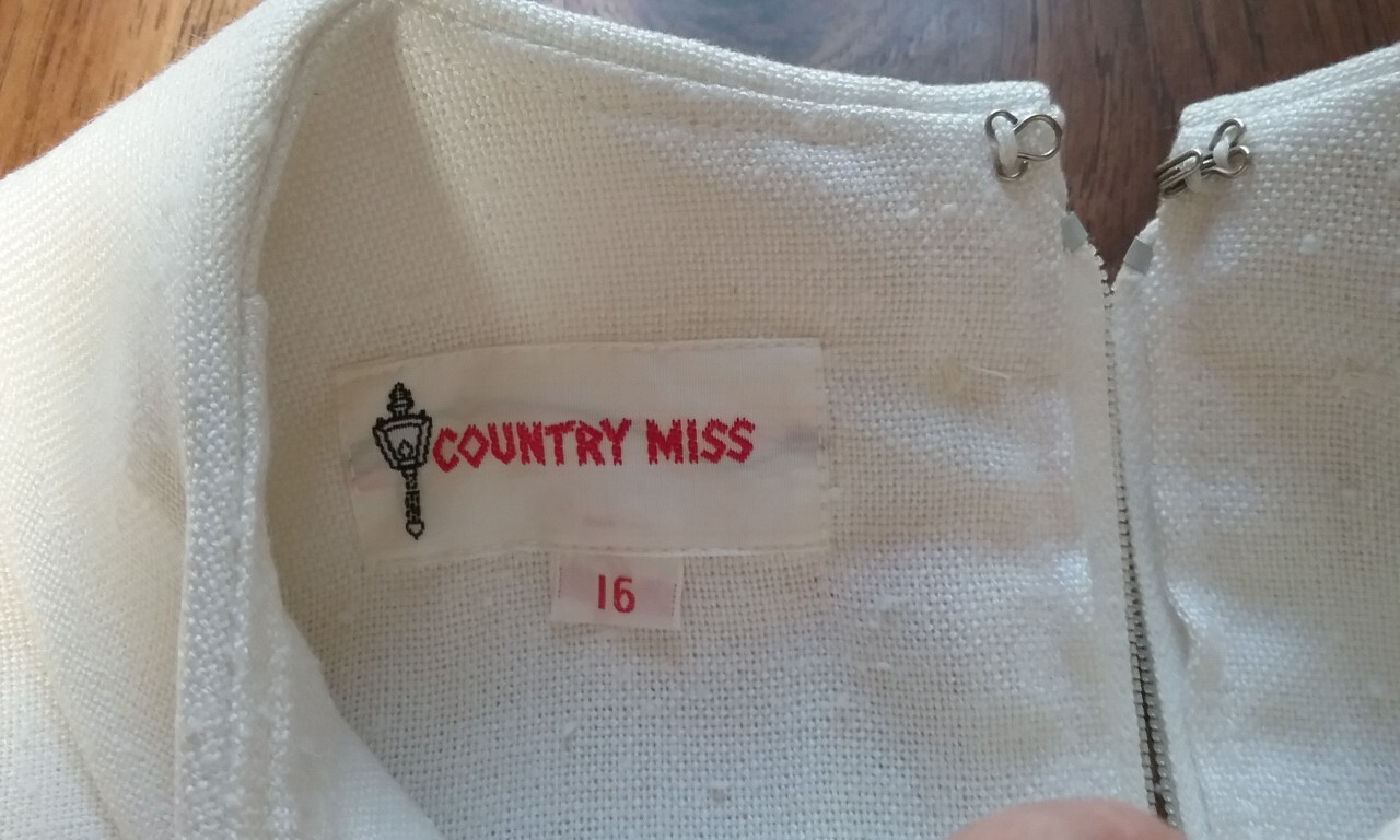 1950’s Retro Country Miss Linen White Dress Sleeveless Floral Embroidery size 16