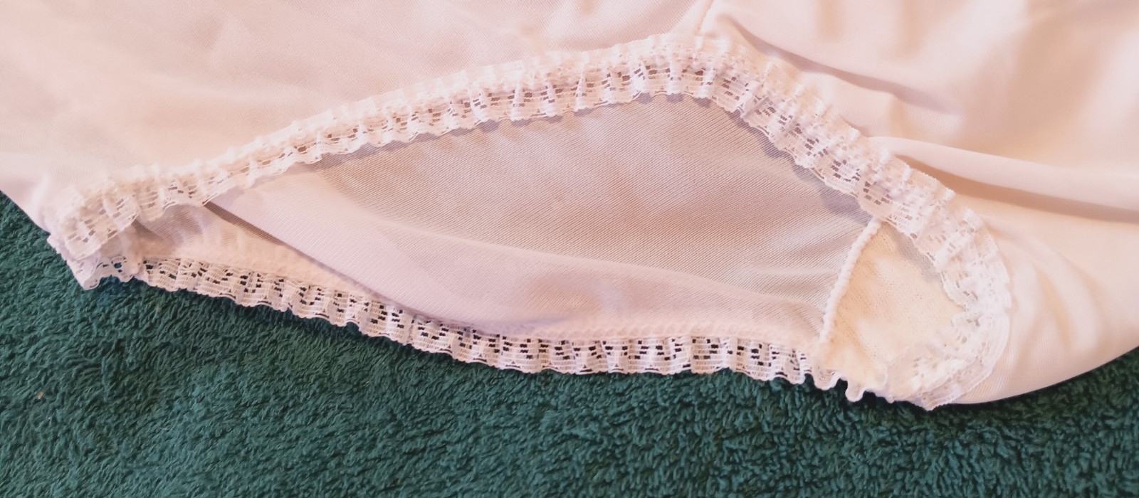 CAROLE VINTAGE PANTIES sz 5 WHITE NYLON PLAIN DESIGN LEG TRIM- WEAK WAIST #A1-17