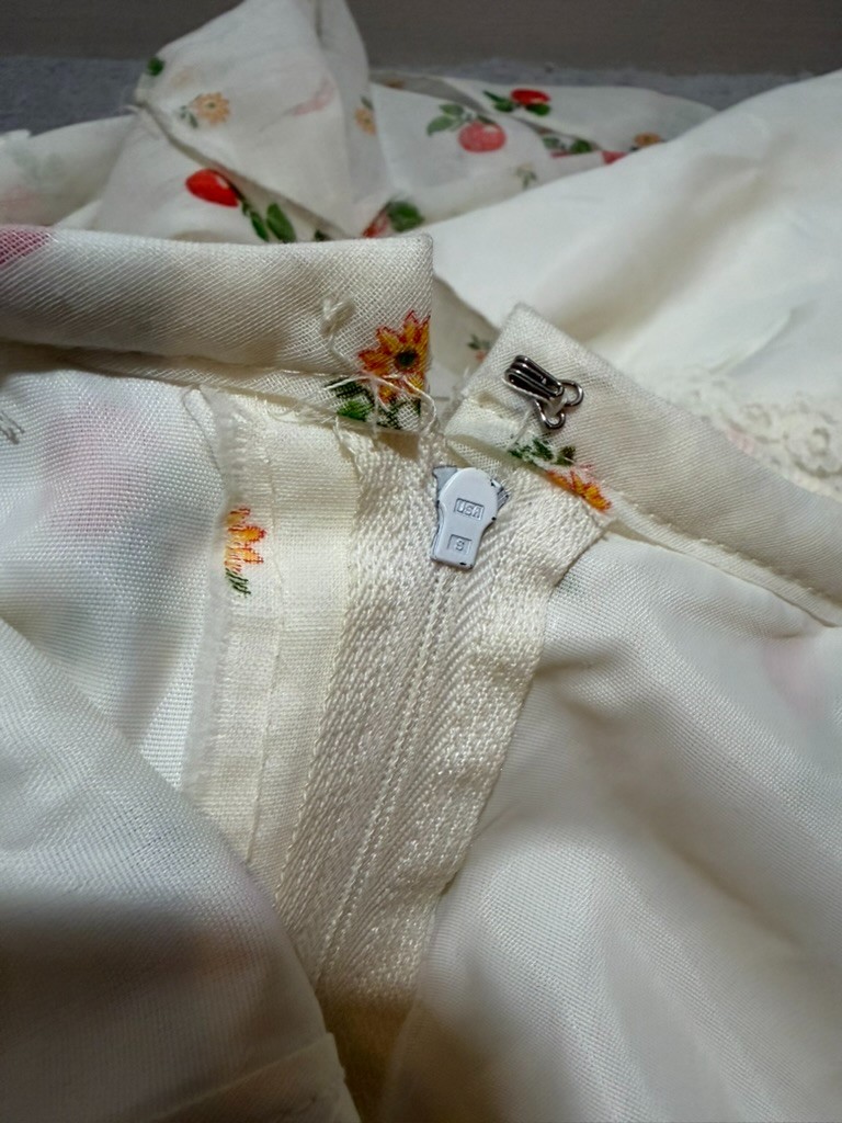 Vintage 1970s Union‑Made Peasant Maxi Dress Apple Print Lace Trim Size 7 USA
