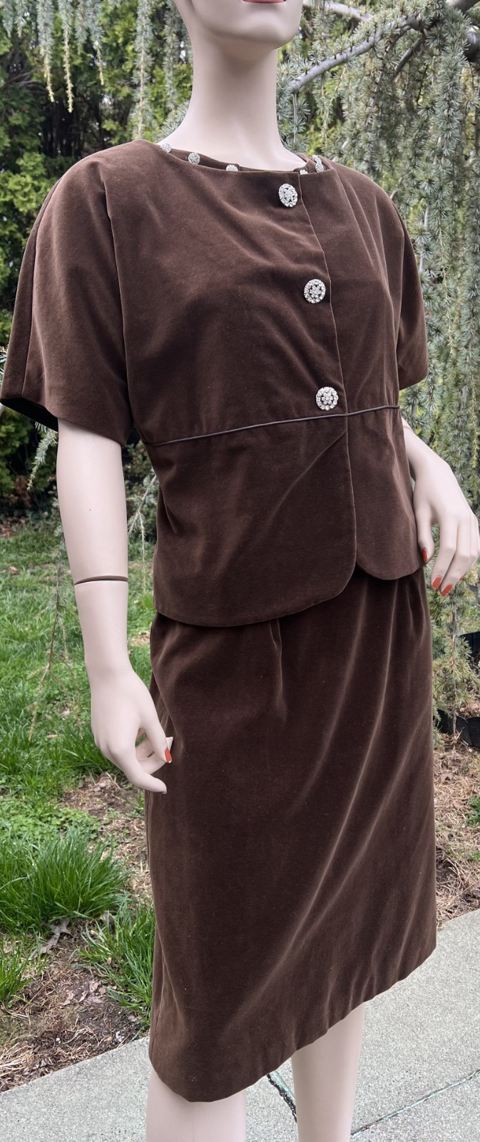 VINTAGE 1960’s BROWN VELVET DRESS & JACKET SET SUIT