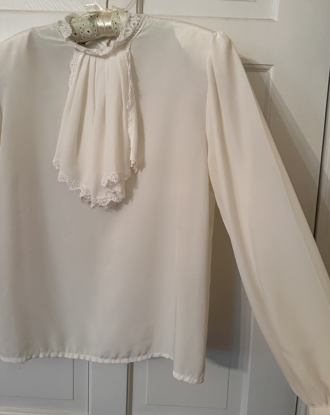 Vtg Victorian Cottagecore Flowy Lace Mock neck Ruffle Blouse Ivory Top 10 M L