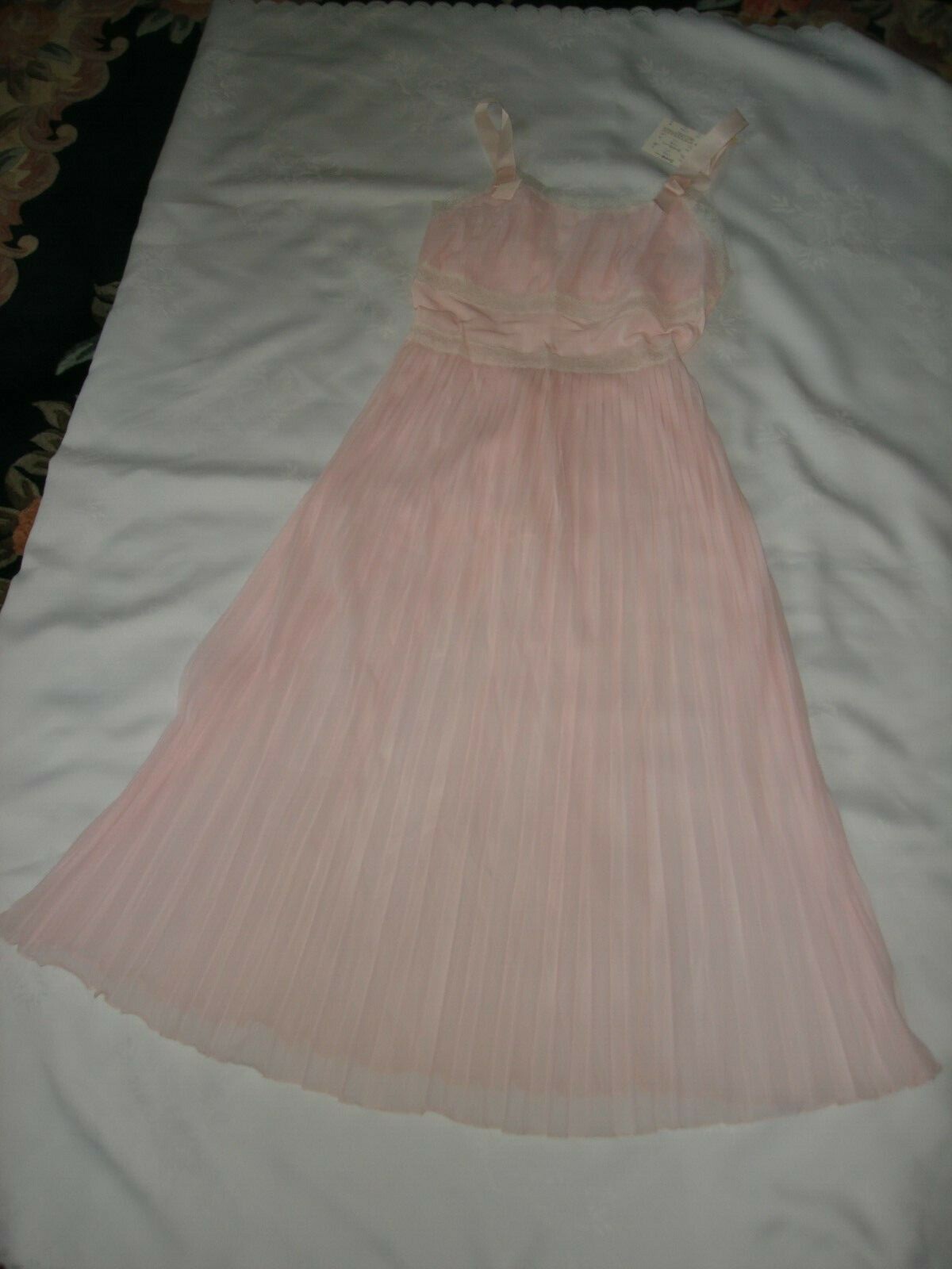Vtg Beautiful 50’s Seamprufe Pink Nylon Lace Harmony Pleated Sheer Night Slip 34