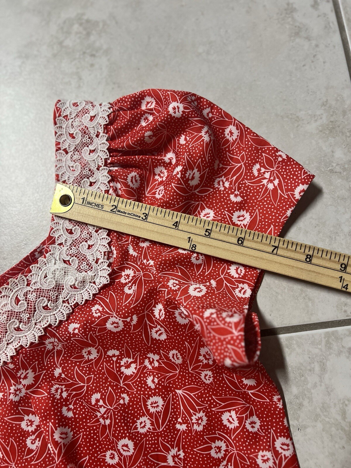 Vintage McInerny Dress Hawaii Size 10 Red Flowers Lace Trim Short Sleeve