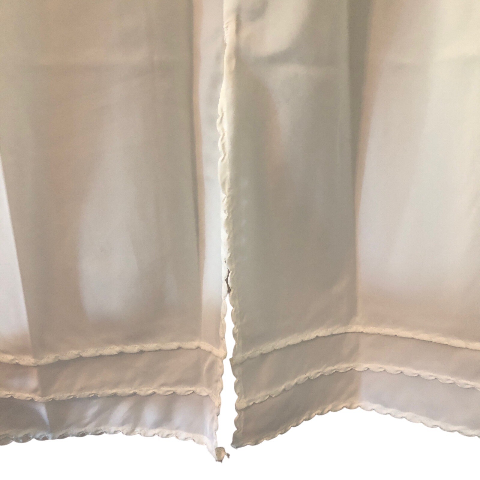 Vintage The SNIP-IT-SLIP w/Trim Lines Half-Slip w/Slit Ivory 30″W 37″L SMALL