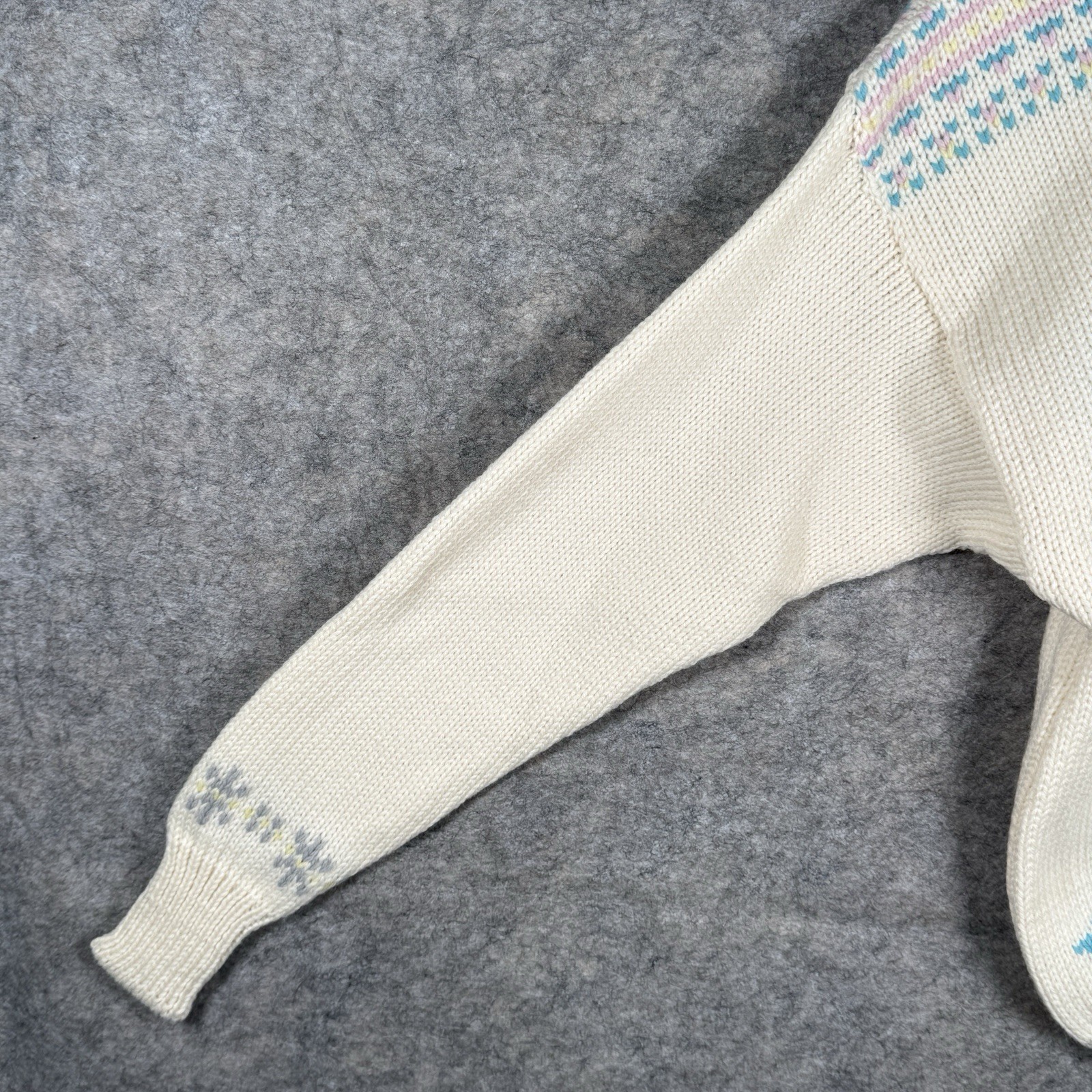 Womens Marceau White Blue Pink Holiday Theme Hand Knit Wool Sweater Size L 17×24