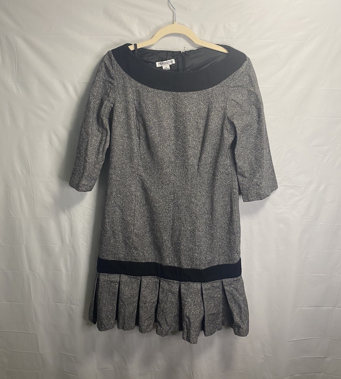 Vintage 1970s Pendleton Silk Virgin Wool Tweed Sheath Dress Gray Ruffled Size 8