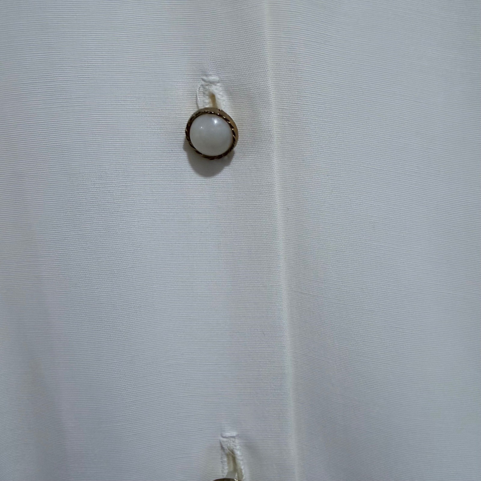 Vintage Kathie Lee Ivory White Lace Collar Blouse Oversized Pearl Button