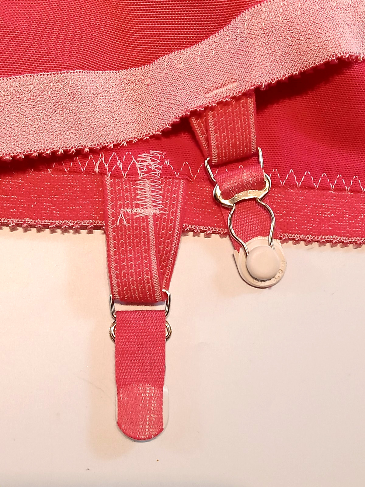 SZ 41-42 VTG SEXY LIPSTICK RED OPEN BOTTOM GIRDLE WITH 6 METAL STOCKING GARTERS