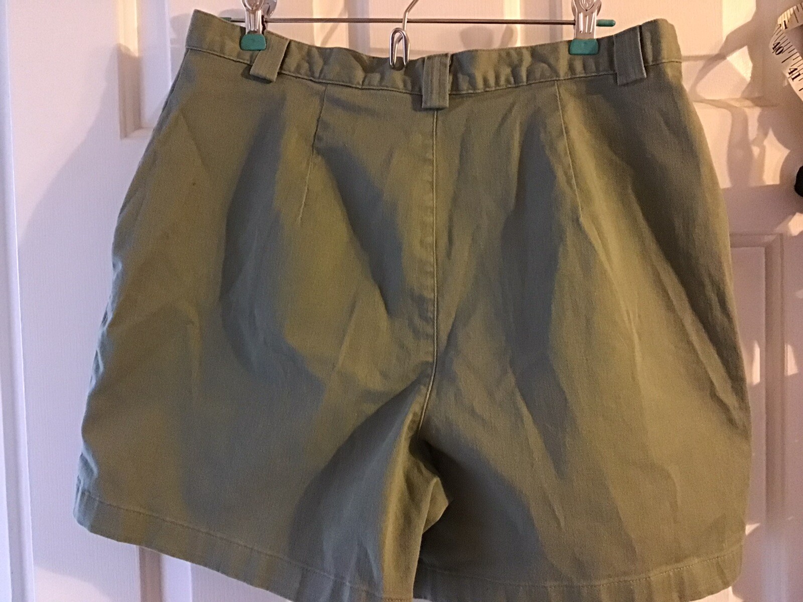 Vintage Levi’s Dockers, „Khaki’s for Women Stretch” Size 12 Light Green Shorts