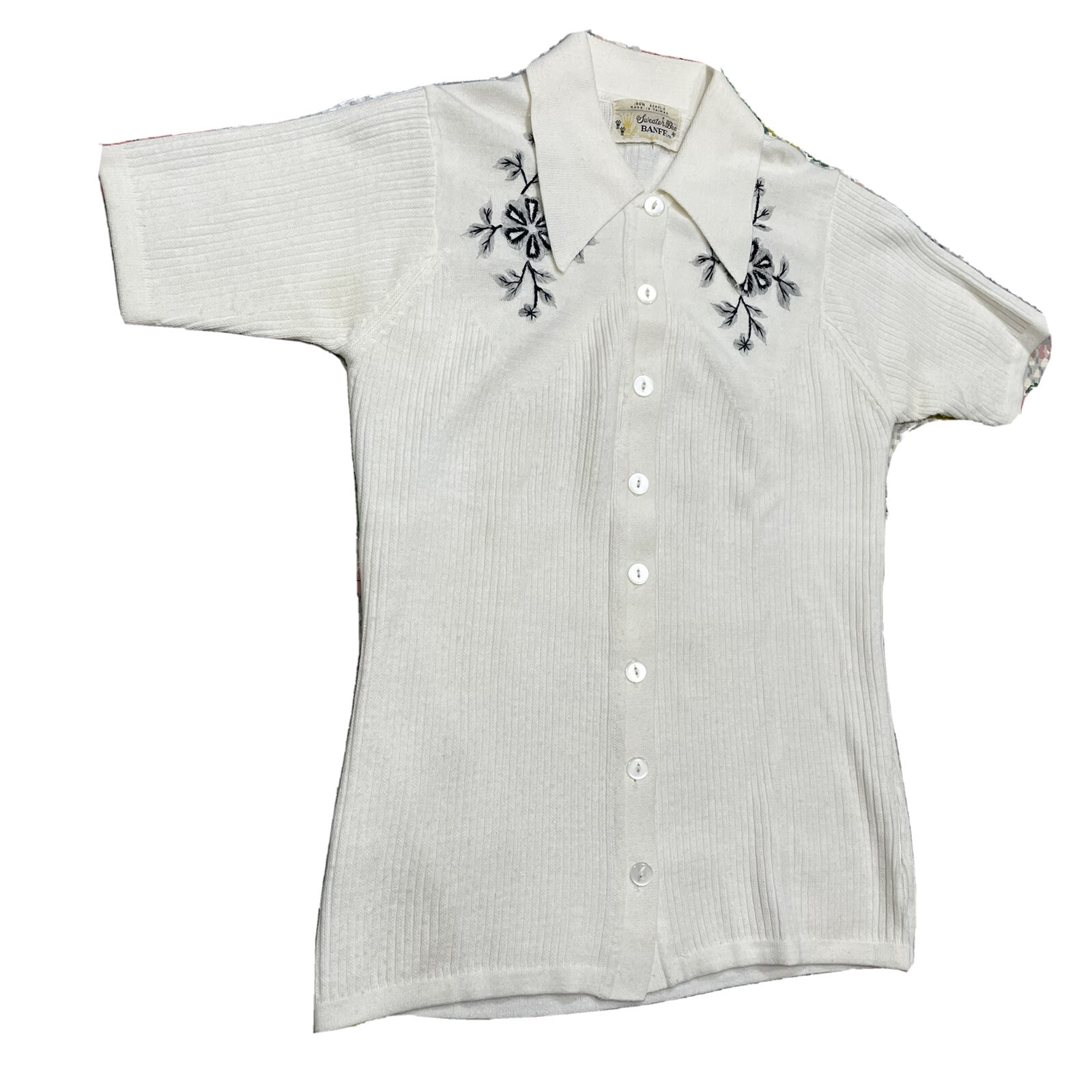 Vintage 70s Sweater Bee BANFF S/S Embroidered White Sweater Flowers S/M Top 80s