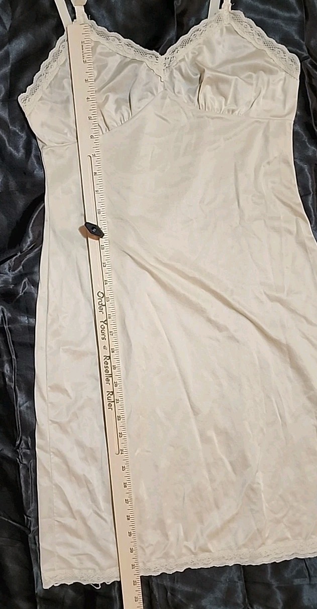 Vintage DuPont Antron III Nylon Lace Full Slip sz 34 Anti Static Cling Cream R3