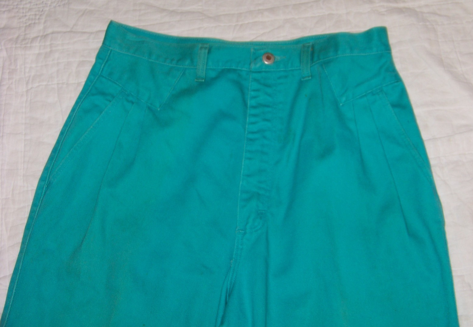 Vintage Wrangler Pleated Front Jeans – NA687AA – Size 17 x 30 (Altered Inseam)