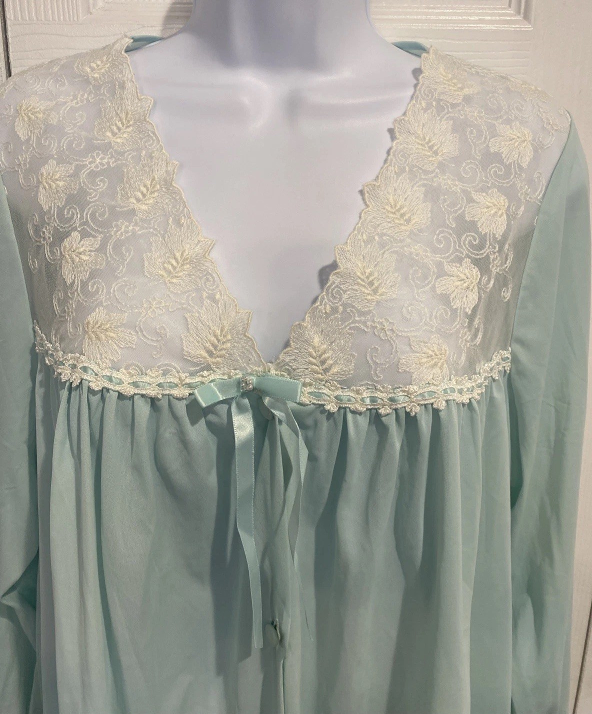 VTG 60’ Vanity Fair 2 Pc. Pajama Set Mint Green w/Beautiful Floral Lace Size L