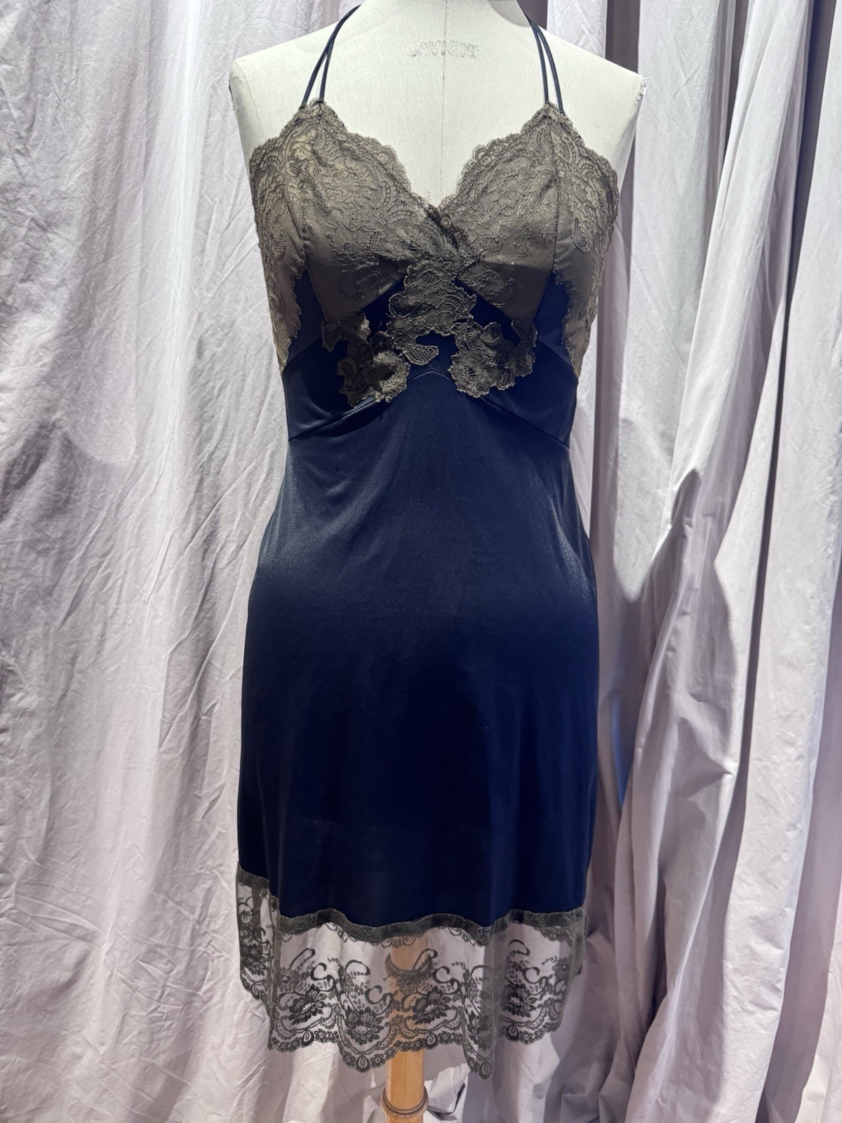 VTG French Lace Black/ Olive Slip M