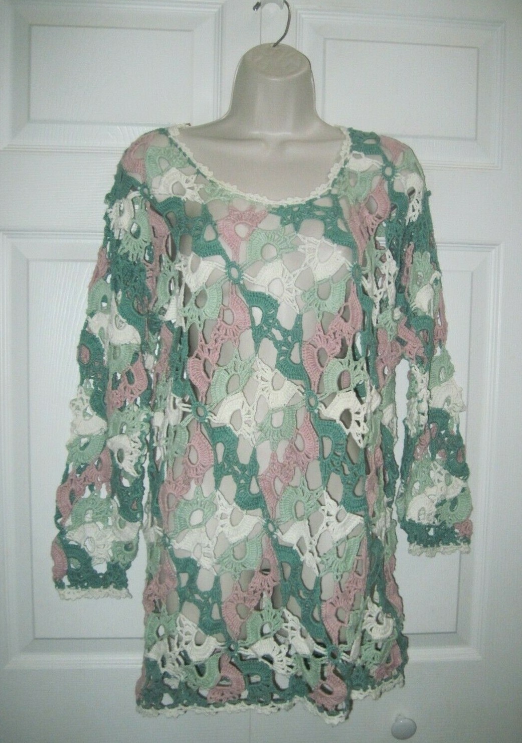 Contempo Women’s One Size Crochet Knit Top White Pink Green Long Sleeves