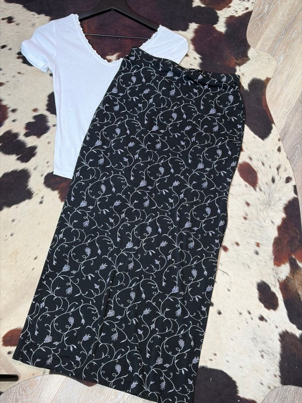 Vintage Black w. White Floral-Print long length Skirt side slit stretchy y2k
