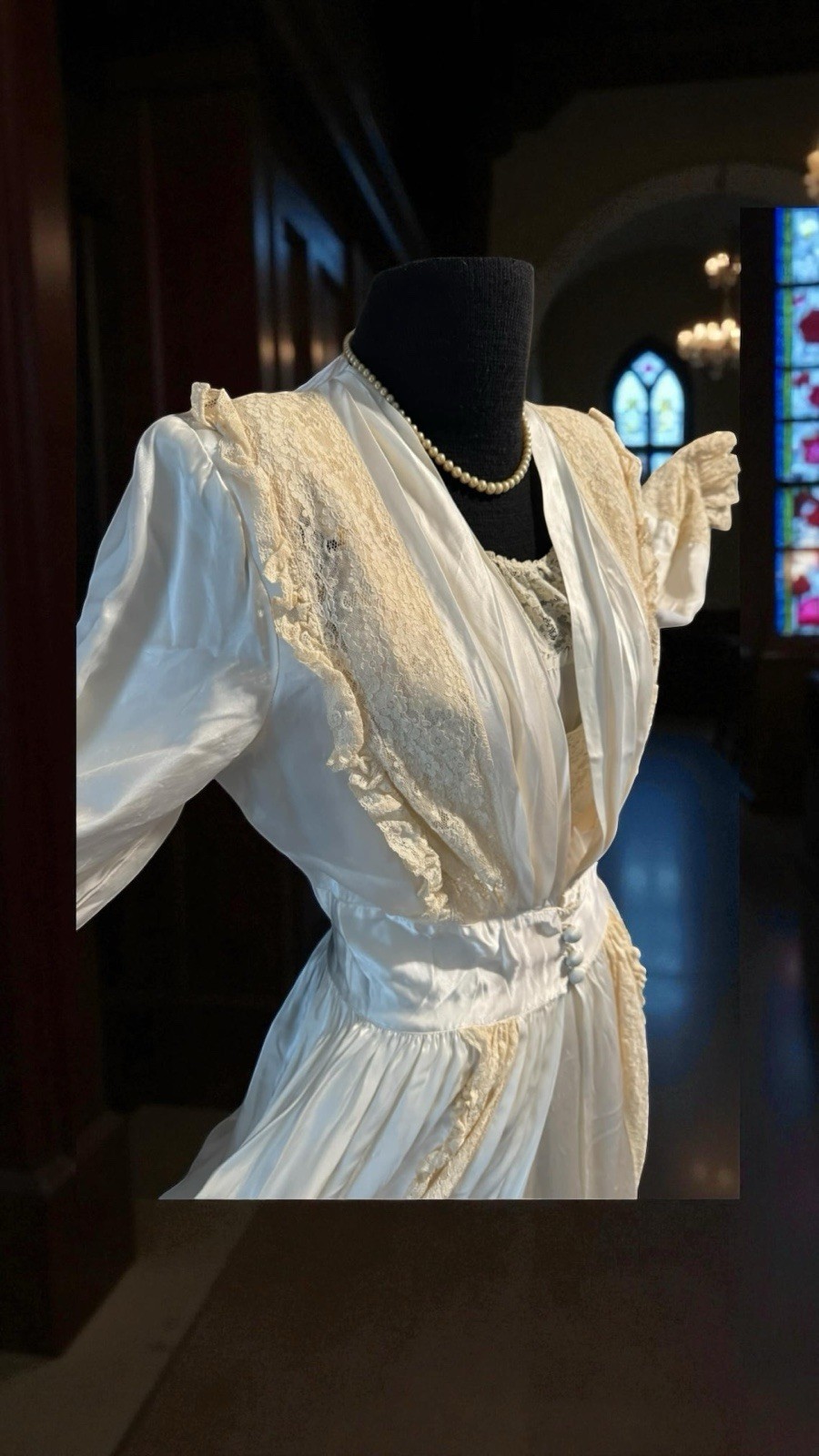 Amazing 1940’s Cream Colored Sexy Peignoir Robe Honeymoon Set Ruffles Lace