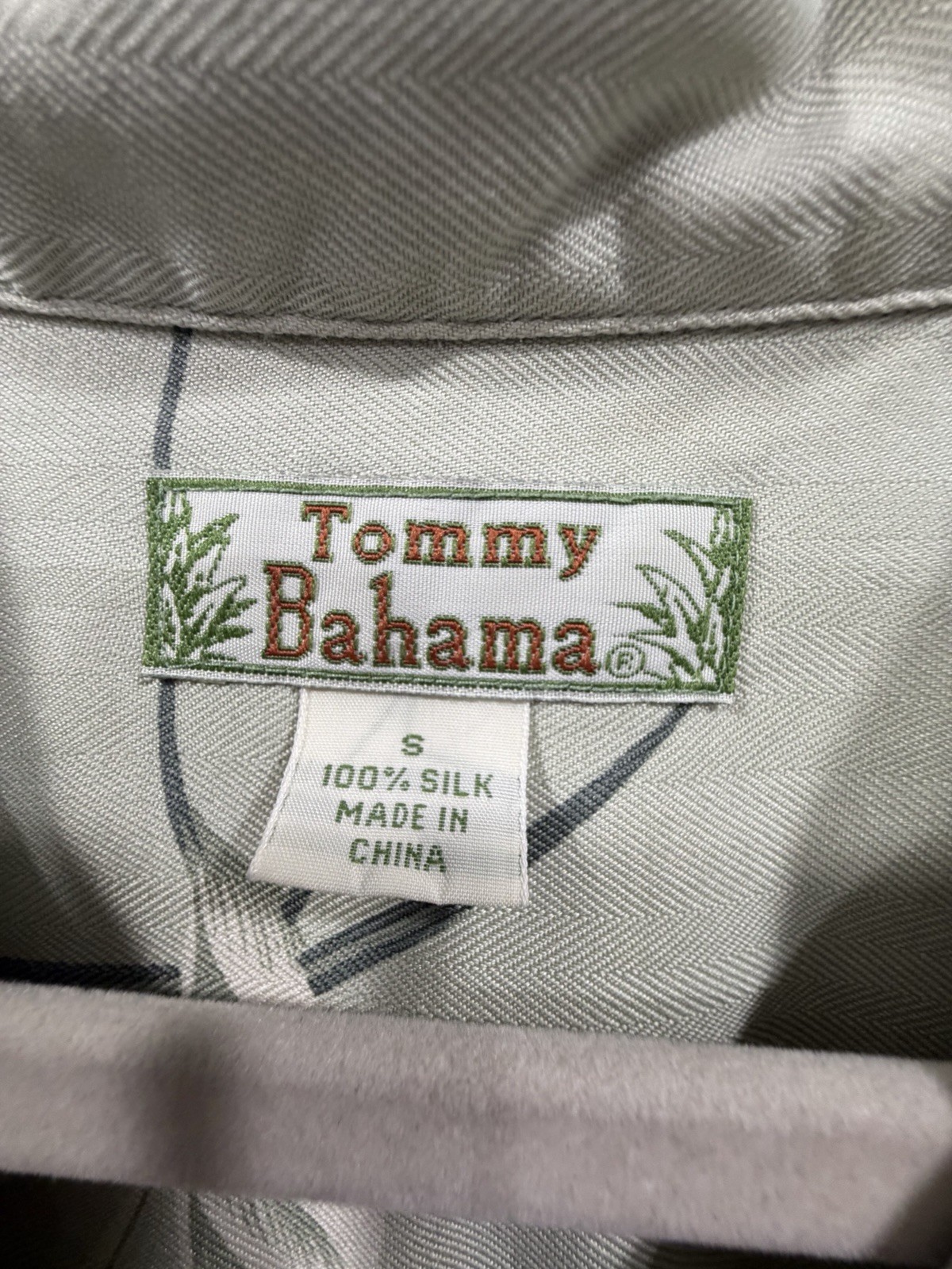 Vintage Tommy Bahama Hawaiian Button Up Shirt Women’s Small 100% Silk