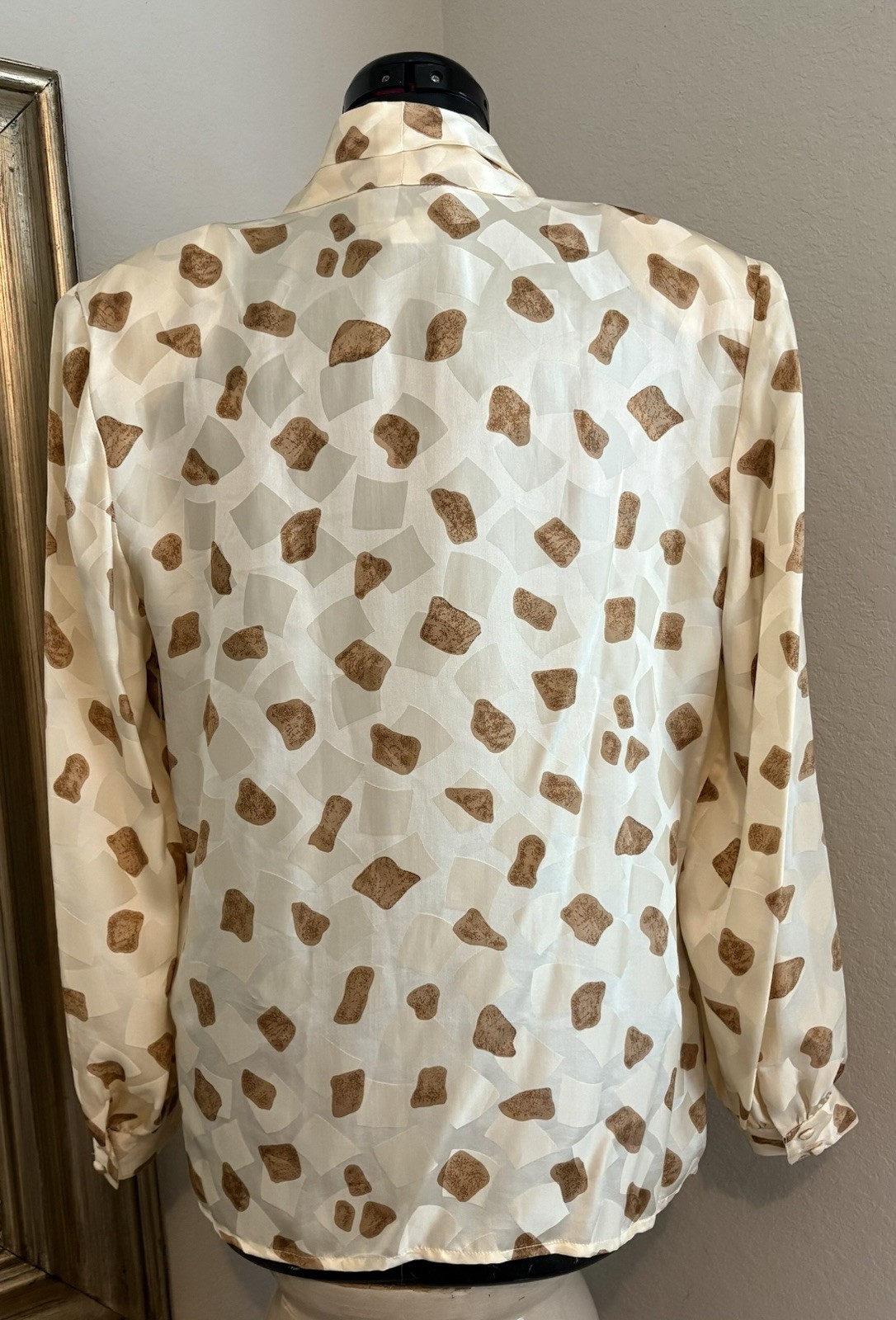 Vintage Wilroy Traveller 100% Silk Wrap Blouse Size 16 Ivory Tan