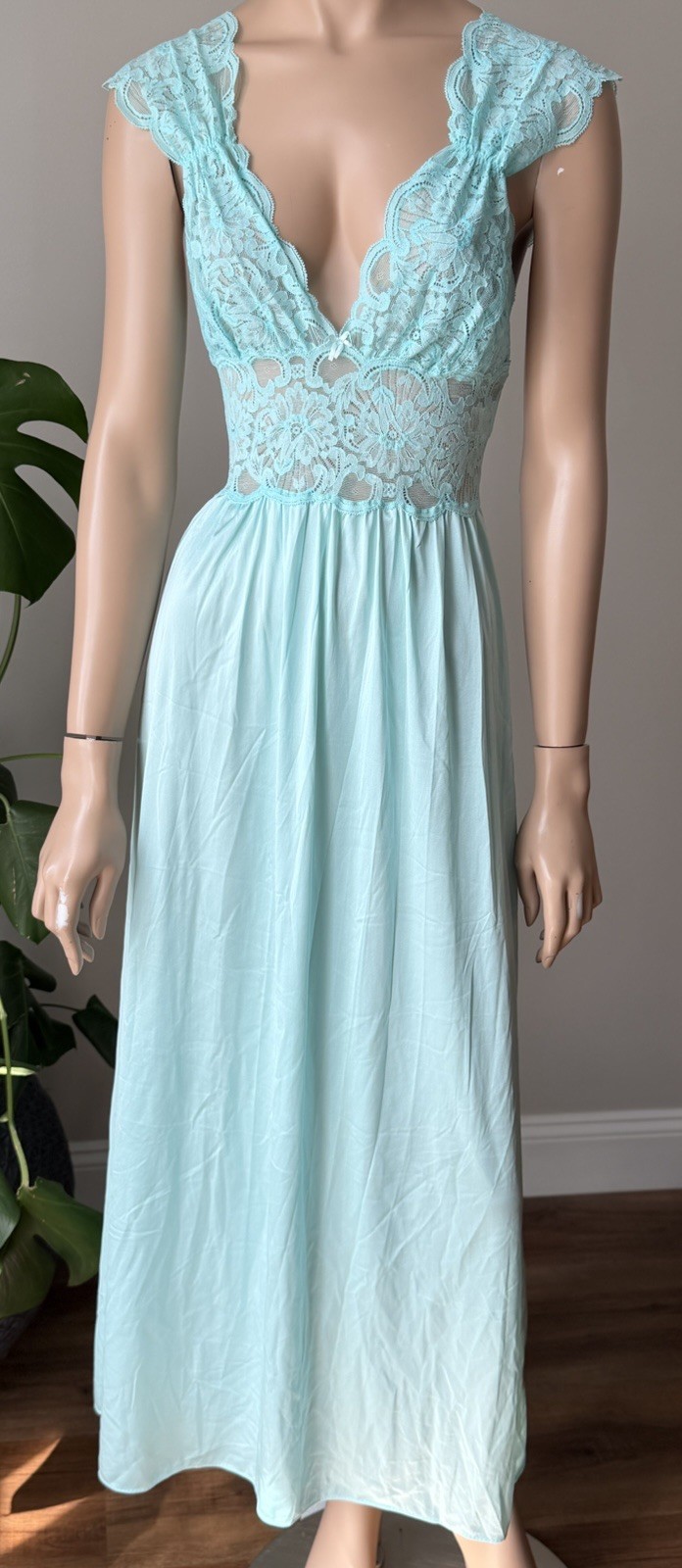 Vtg Vanity Fair Nightgown NWT Azure Mist Blue Lace Bodice Antron III Nylon S/M