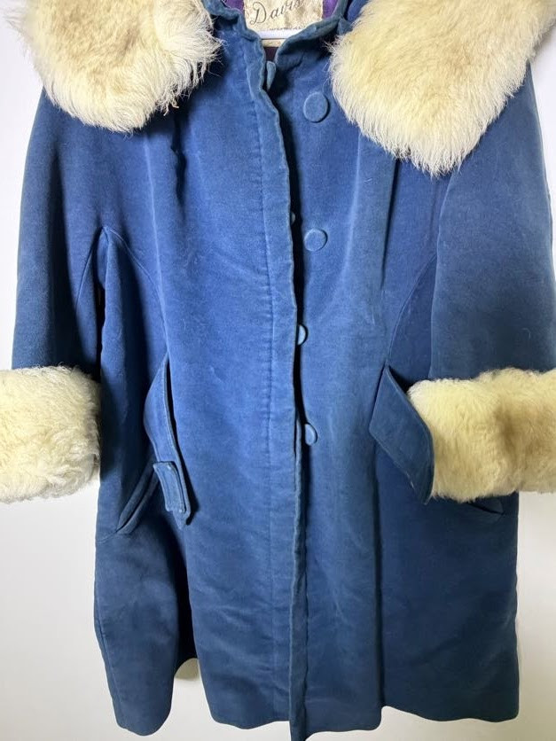 Vintage Country Pacer Women’s Coat Blue Coat, Fur, Buttons – Pre Owned