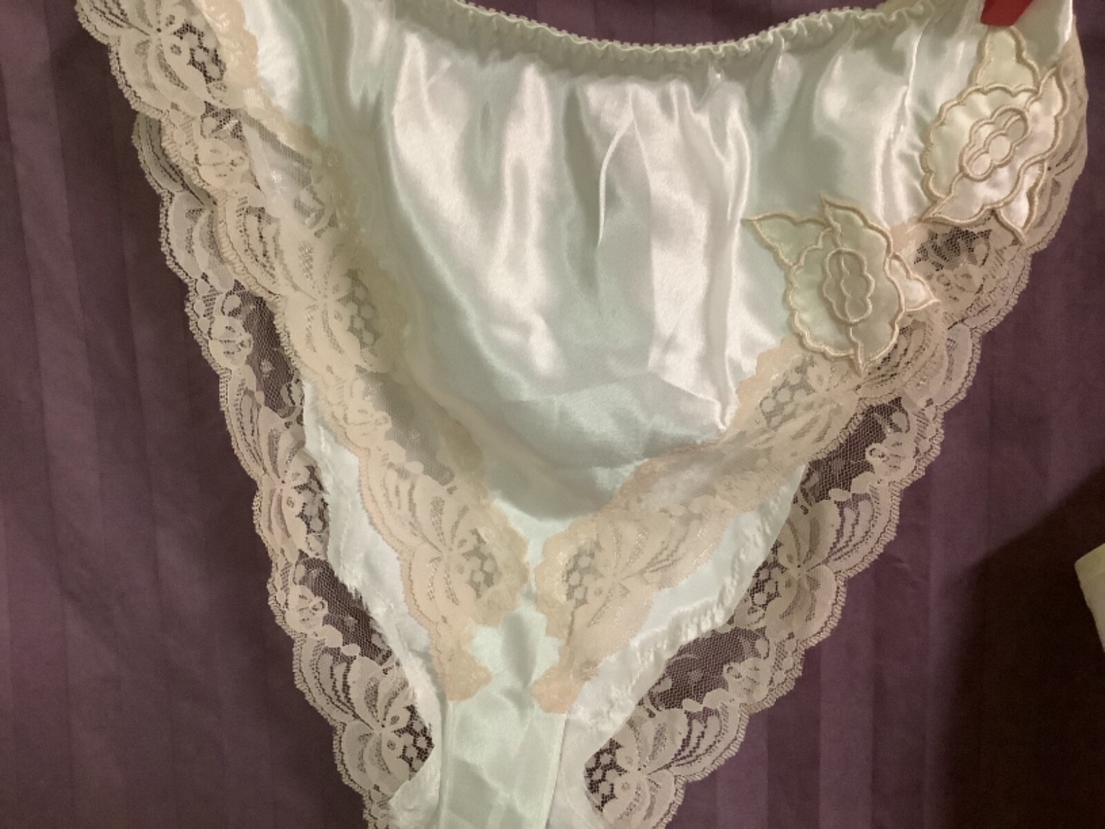 VINTAGE 90’s VICTORIA SECRETS GOLD LABEL CAMI & HIGH CUT PANTIE SET CREAM &IVORY