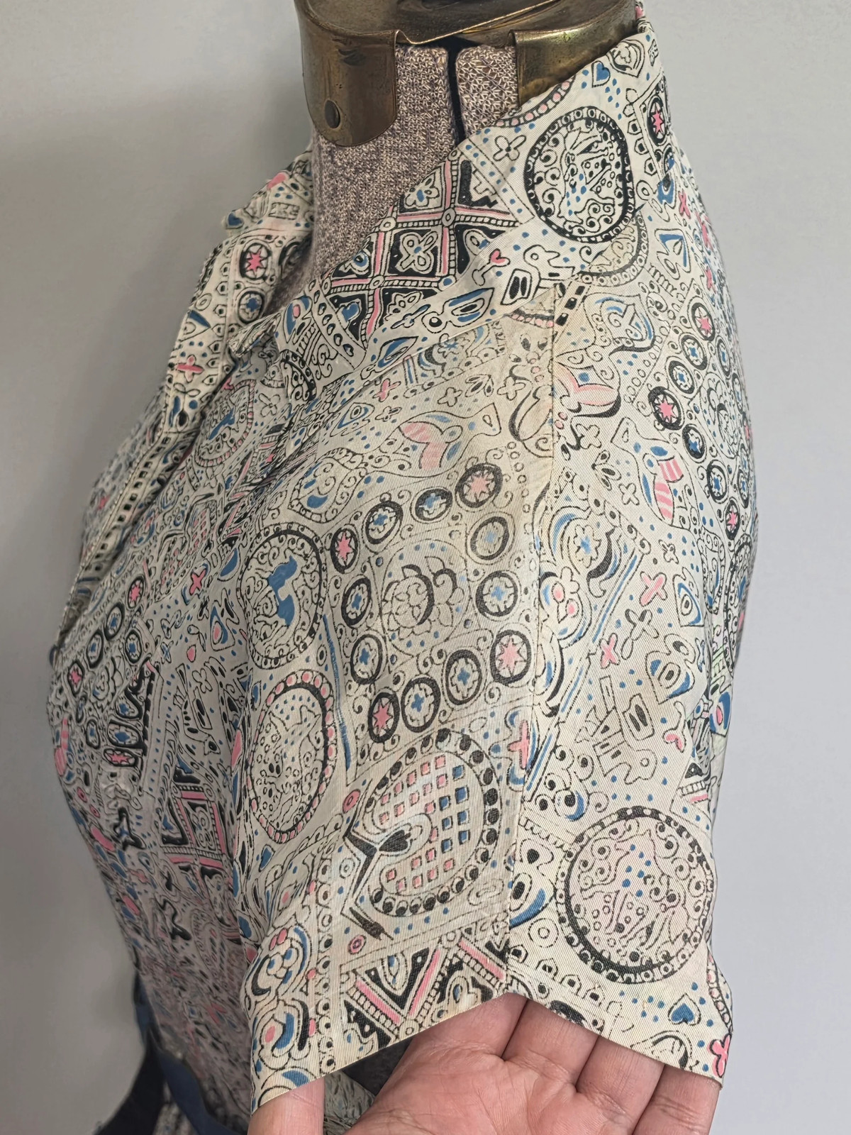 Vintage 1940s 1950s White Blue Pink Abstract Novelty Print Dress Animals Birds