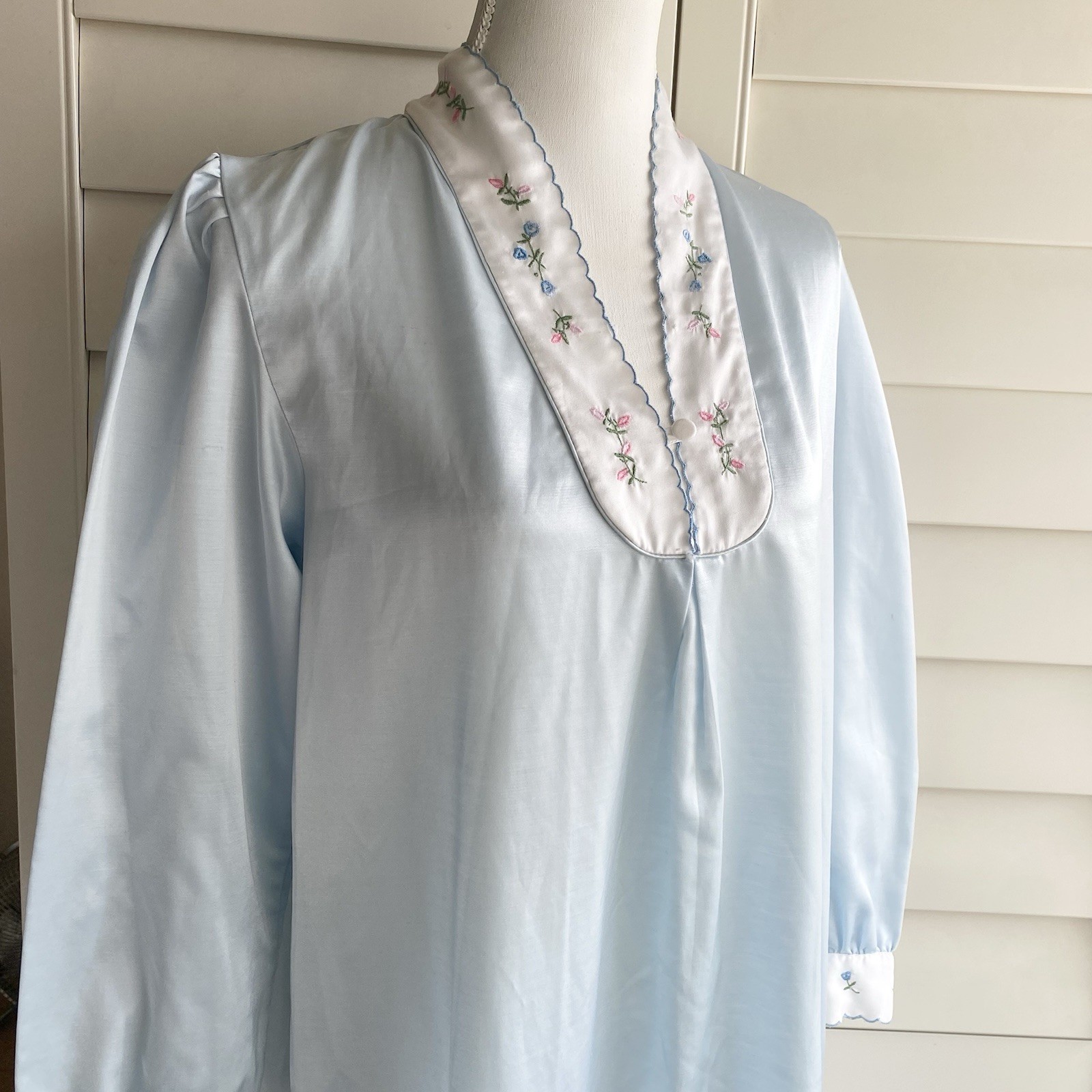 Vtg Jodie Arden Blue Satin Nightgown M Embroidered Floral Scallop Trim Long READ
