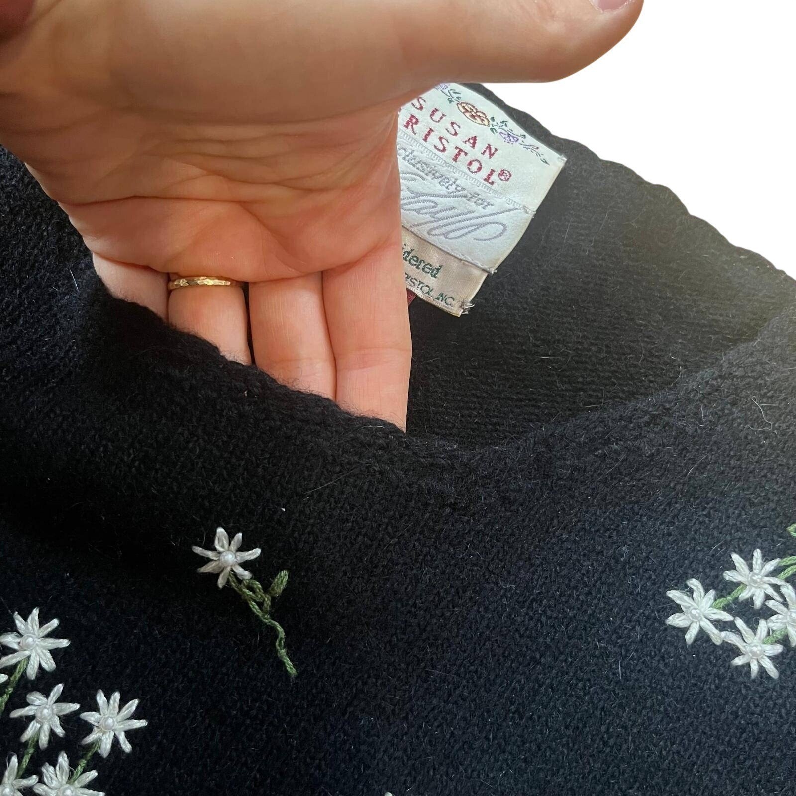 Susan Bristol Vintage 80s Lambswool Angora Hand Embroidered Floral Sweater Sz M
