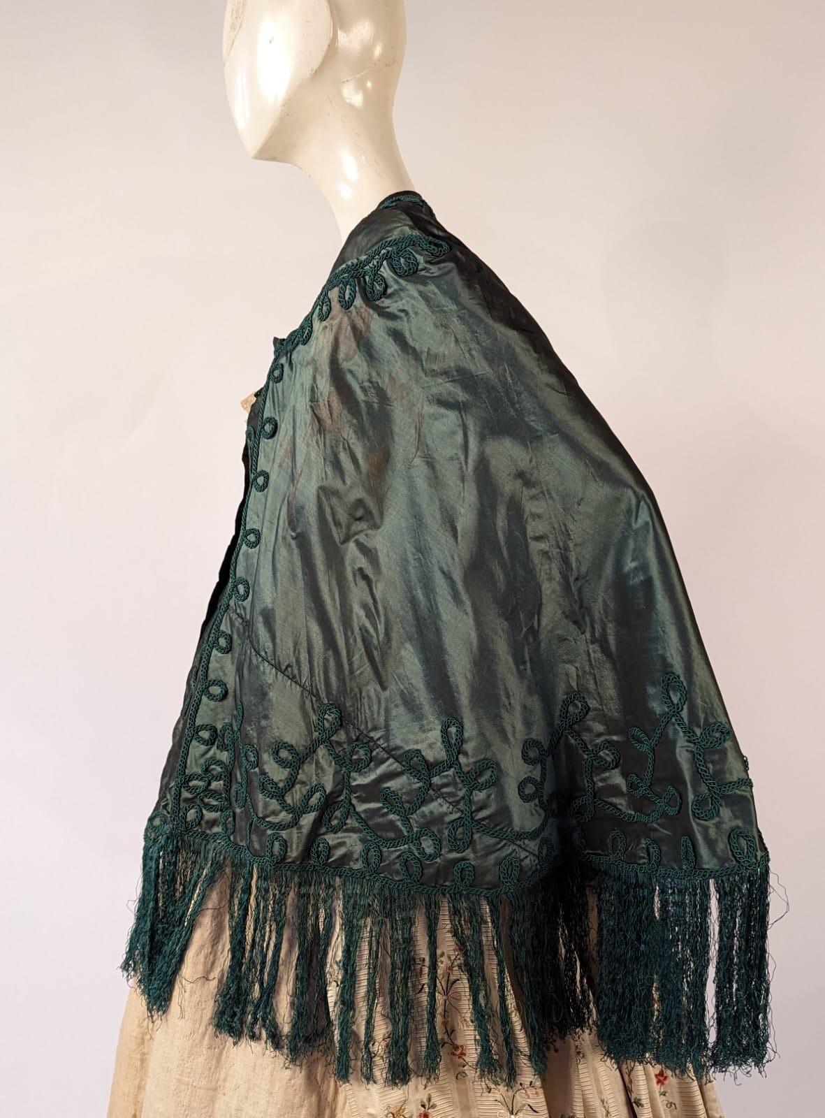 CIVIL WAR 1860’S GREEN ONYX SILK TAFFETA CAPE W SOUTACHE SCROLLS + FRINGE 