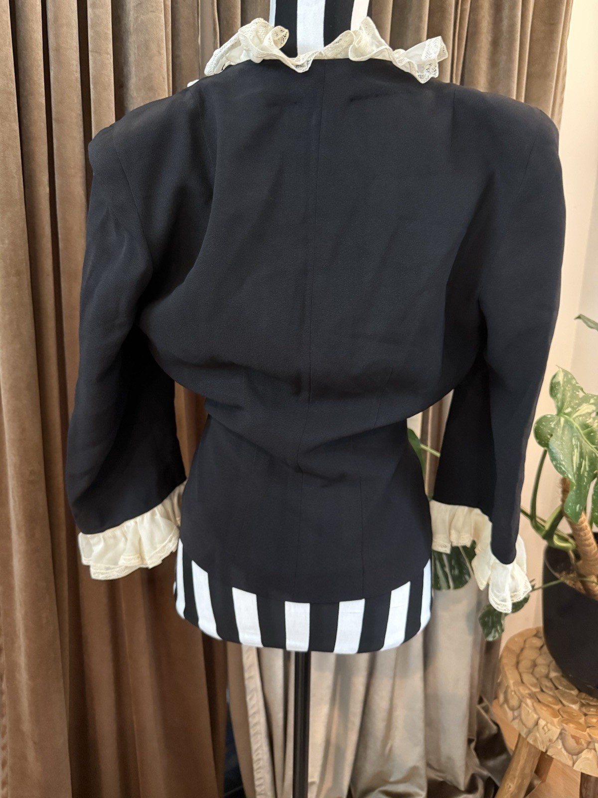 New York Creation Women’s black and ivory lace ruffle blazer 1940s rare Medium
