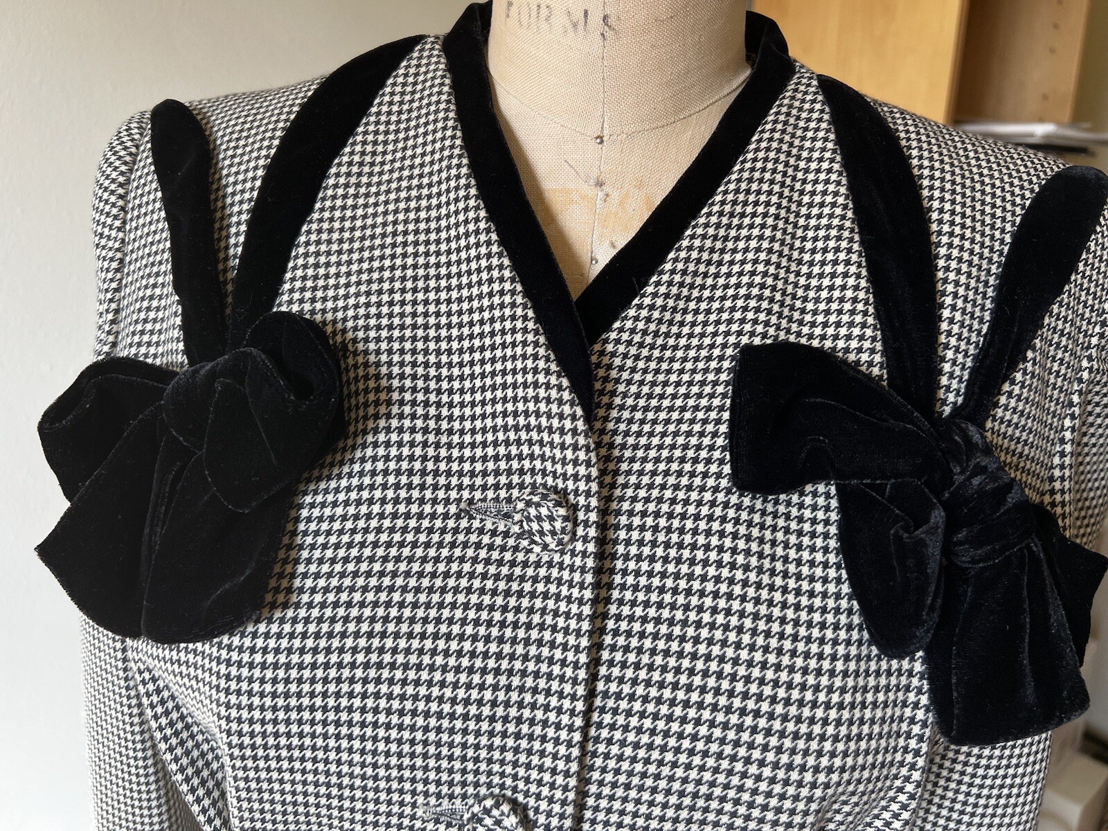 Vintage Norma Kamali 80’s Women’s Jacket Blazer Black White Houndstooth Velvet