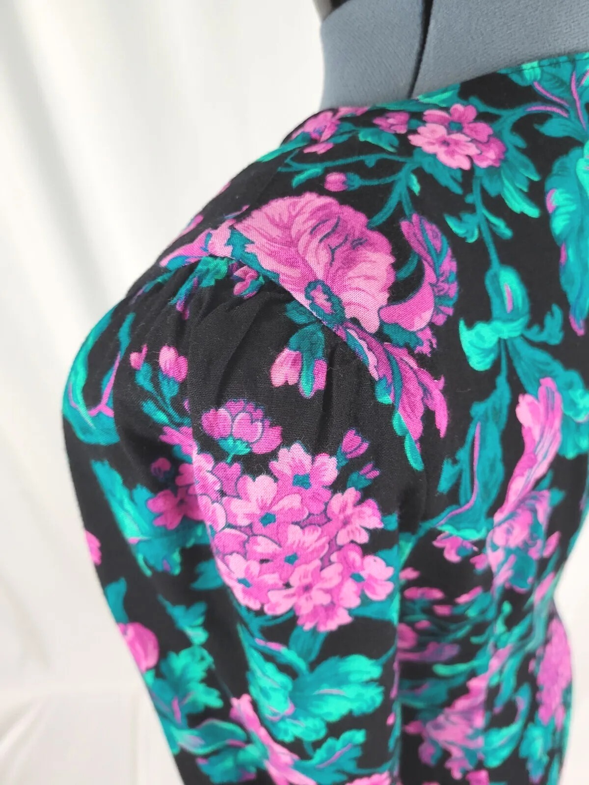 Vintage Black Fitted Dress w Purple & Green Florals & Button Down Front Sz 9/10