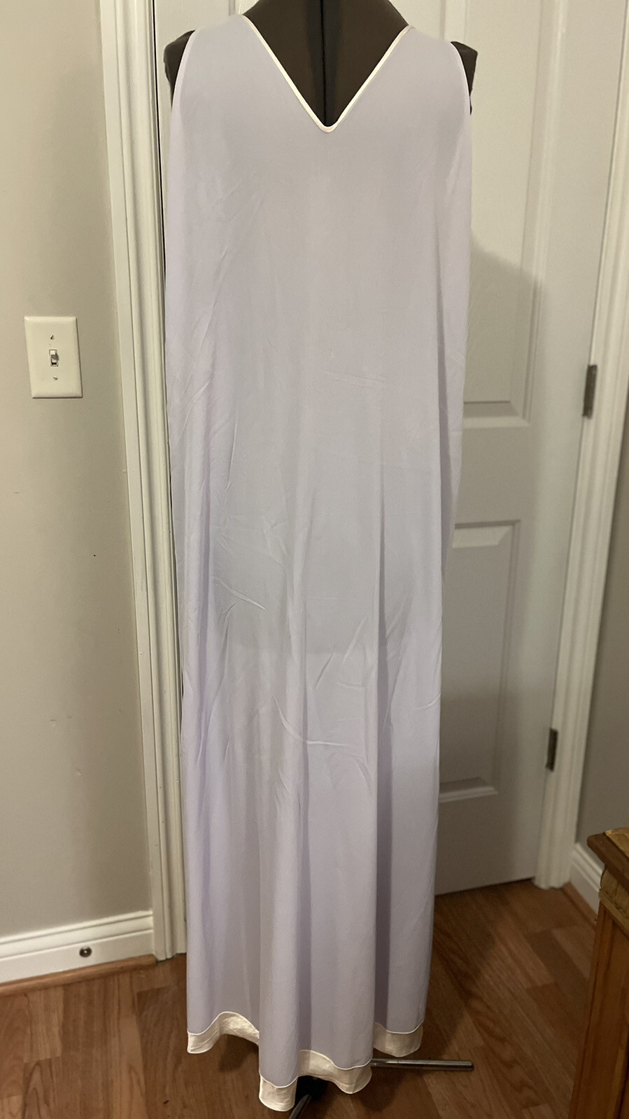VINTAGE SET 2-PIECE NYLON PEIGNOIR NIGHT GOWN & ROBE PALE PURPLE MEDIUM