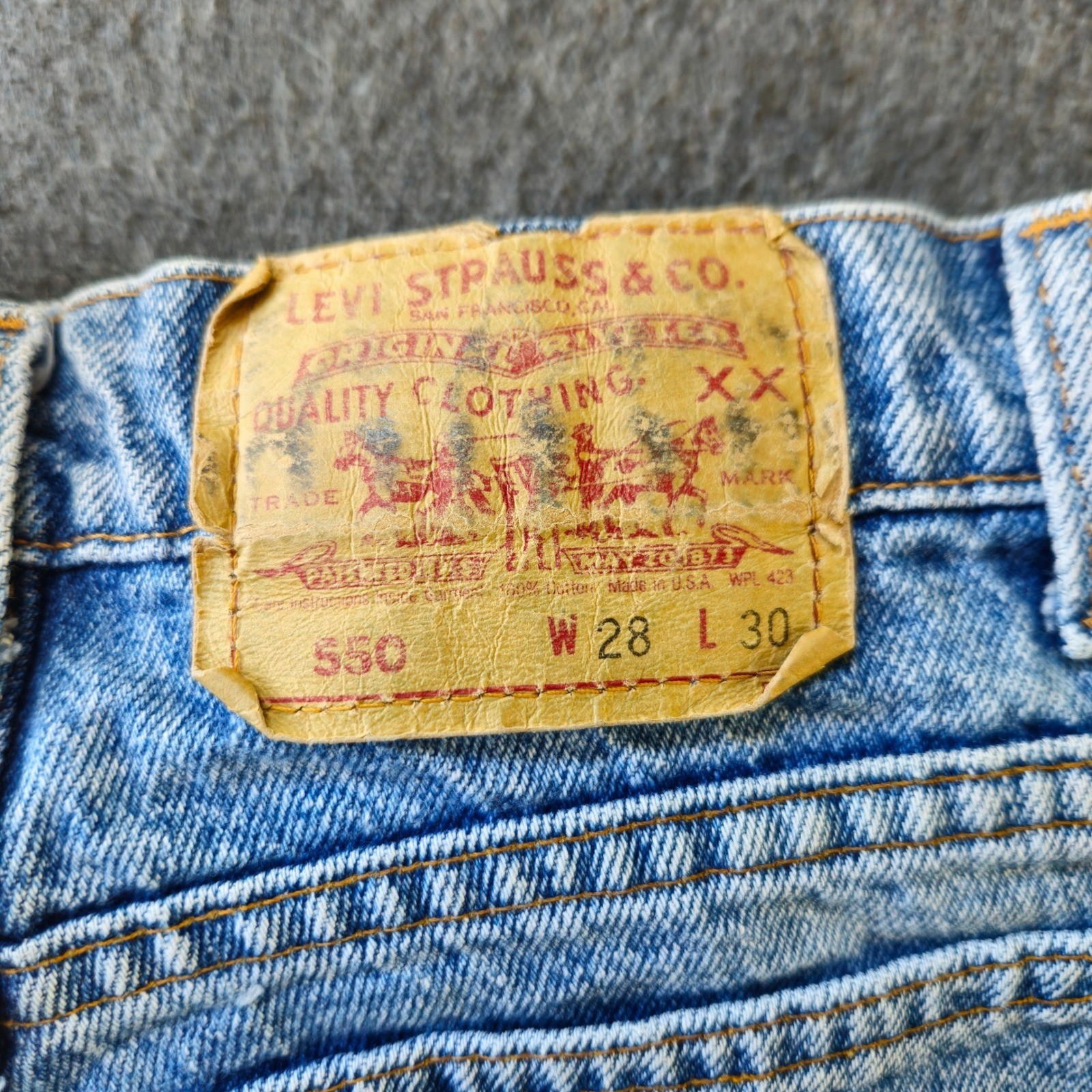 Vintage Levi’s 550 Jeans Oct 1998 Black Batwing Fade 28×30 Lt Wash Made in USA