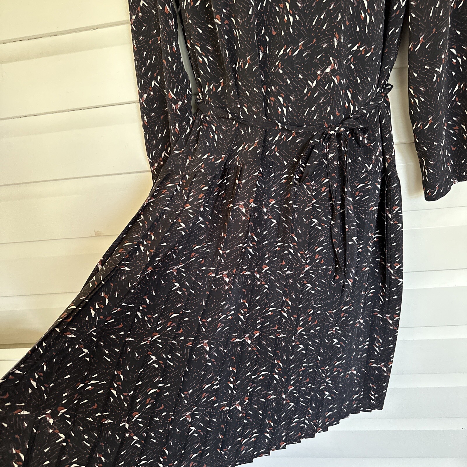 Belle Aire Vintage Woman’s Dress Size L Black Pleated Long Sleeve Shoulder Pads