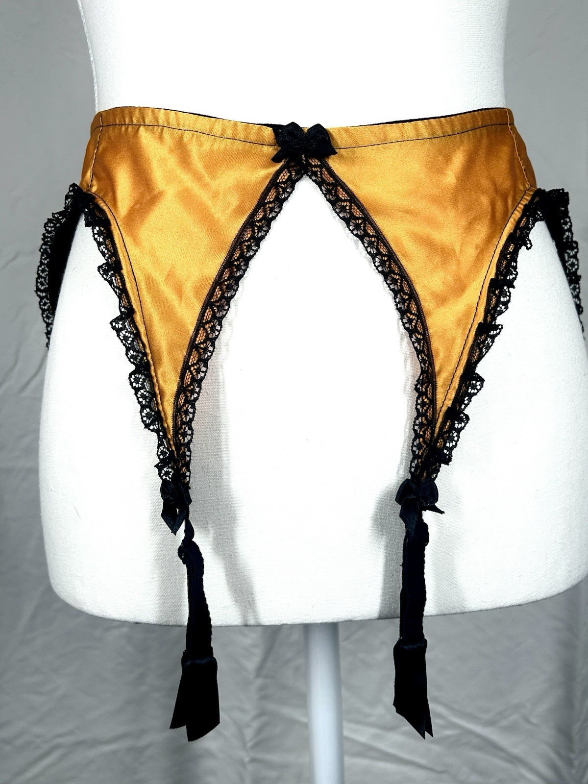 NWT Vintage Agent Provocateur Gold & Black Lingerie Bra & Garter 36A 34B Small