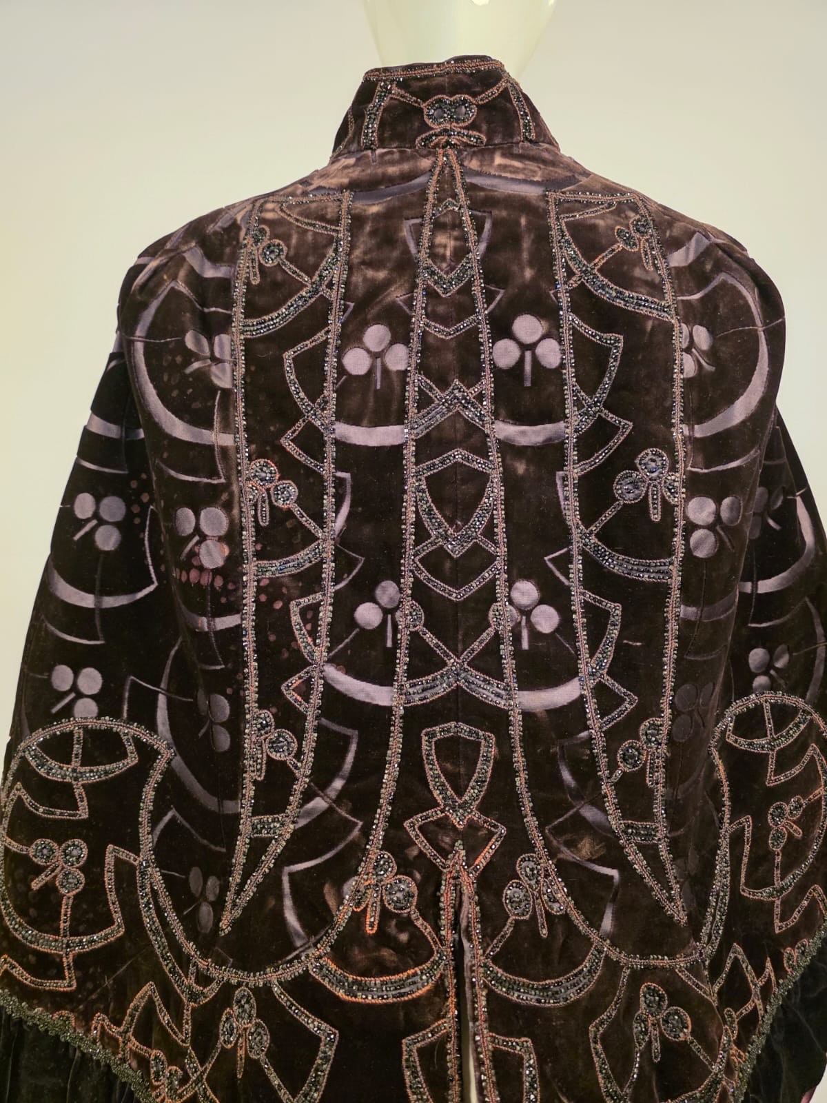 VICTORIAN FRENCH COUTURE EMILE PINGAT DEEP GRAPE DOLMAN CAPE W JET BEADING