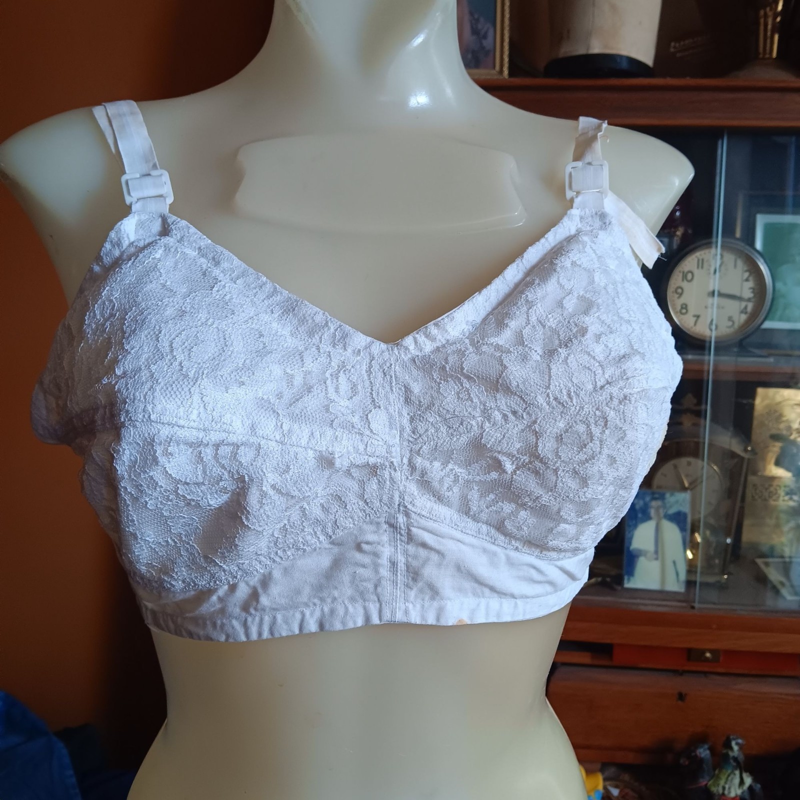 Rockabilly Bra 34C Vintage White Lace MCM With Adjustable Straps & Hook Closure