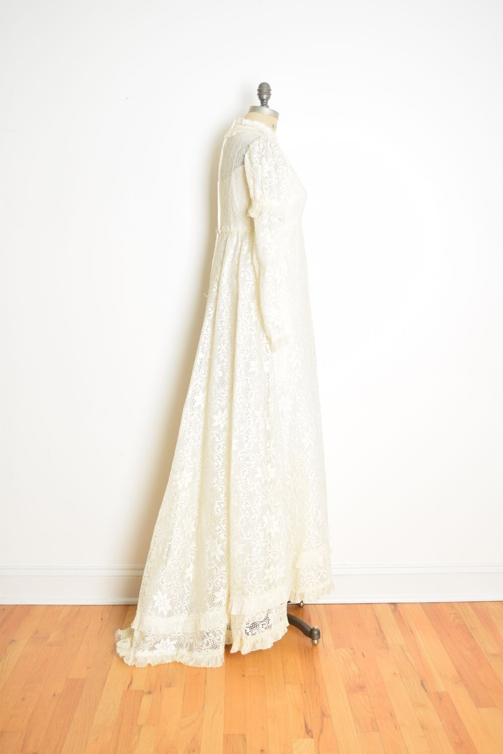vintage 60s wedding dress cream crochet lace regency juliet gown puff sleeve S