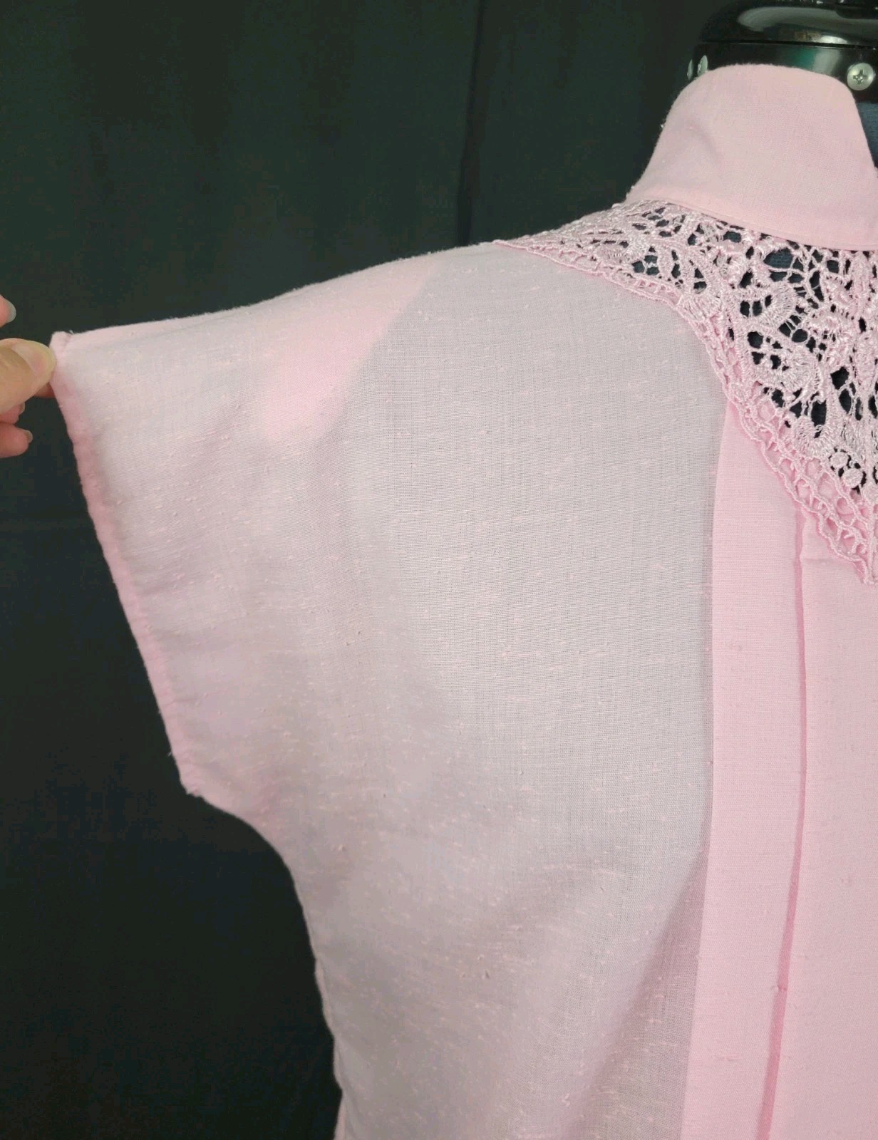 Vintage At Once Pink Drop Shoulder Blouse w Lace Neckline Size Small